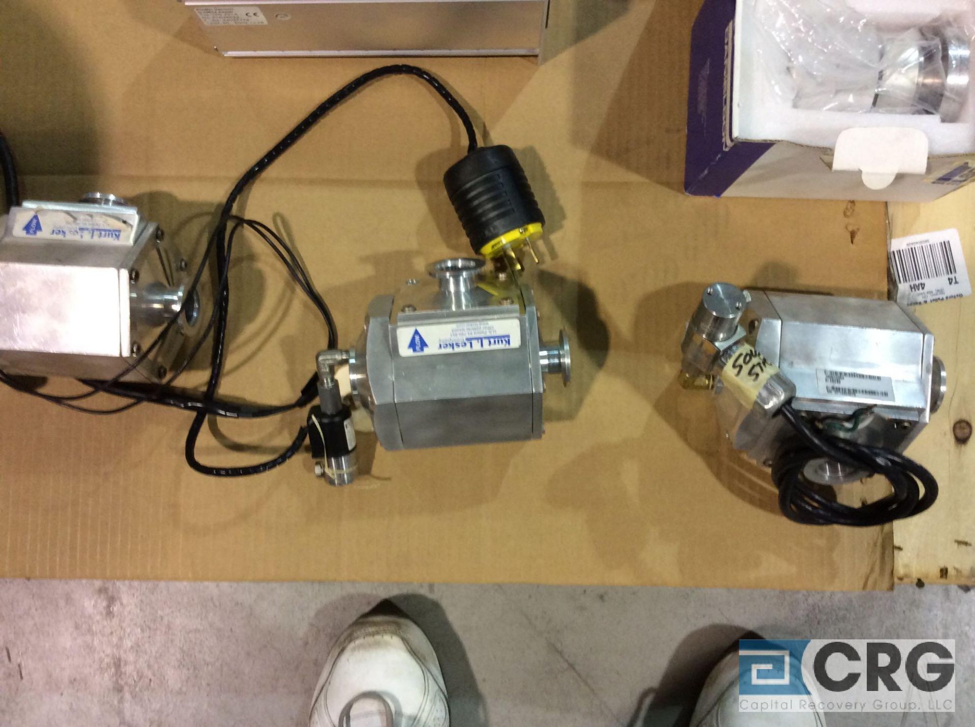 Lot of assorted valves, filters, gages, water tubes, and lights, Cryo-Torr high vacuum pump, - Image 5 of 7