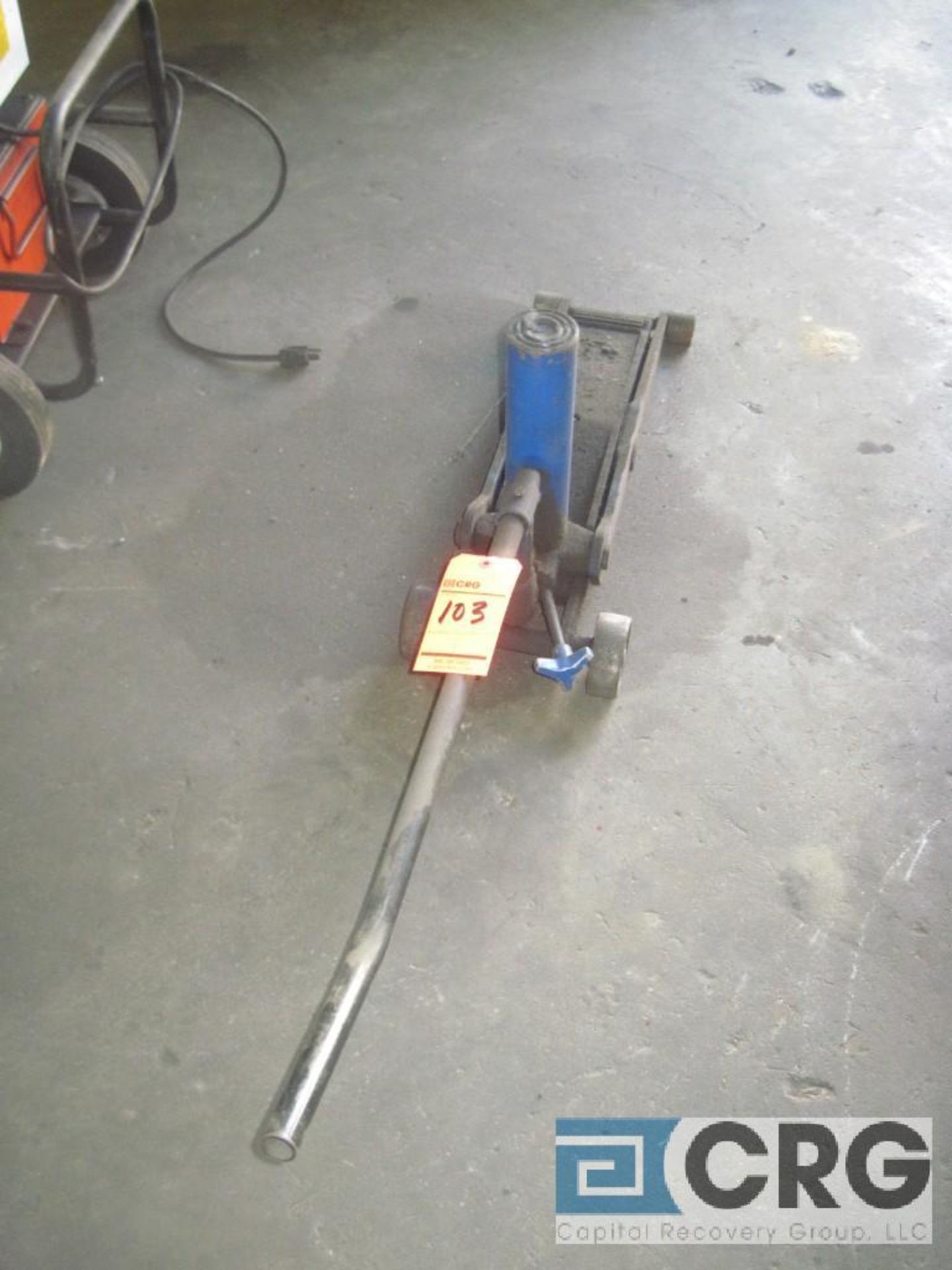 Approx 2 ton portable hydraulic floor jack