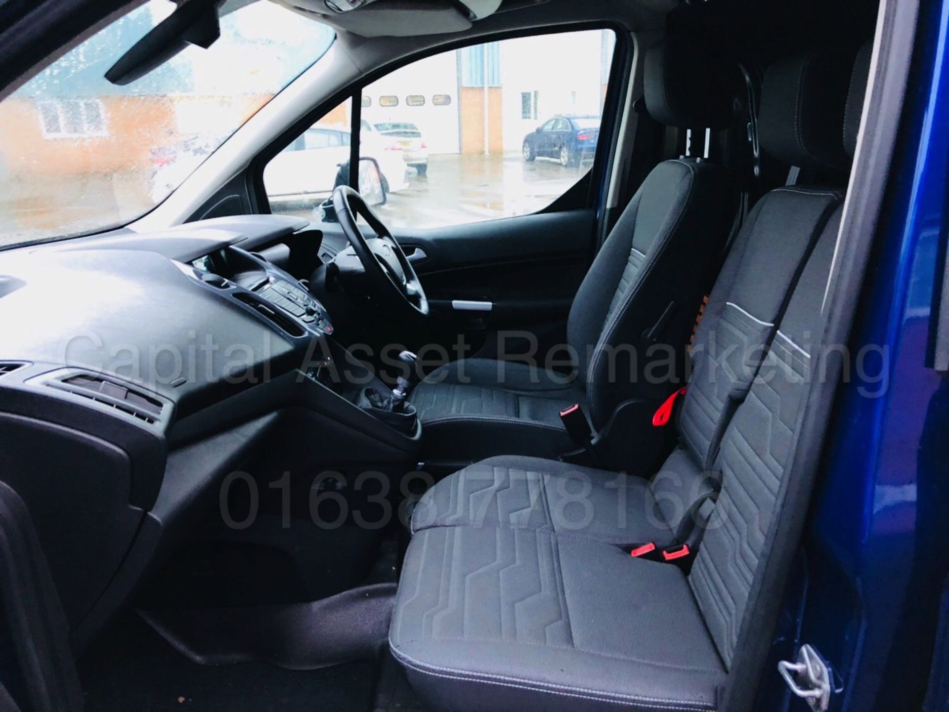 FORD TRANSIT CONNECT 'LIMITED' (2015 - FACELIFT MODEL) '1.6 TDCI - 115 PS - 6 SPEED' *A/C* (1 OWNER) - Image 13 of 28
