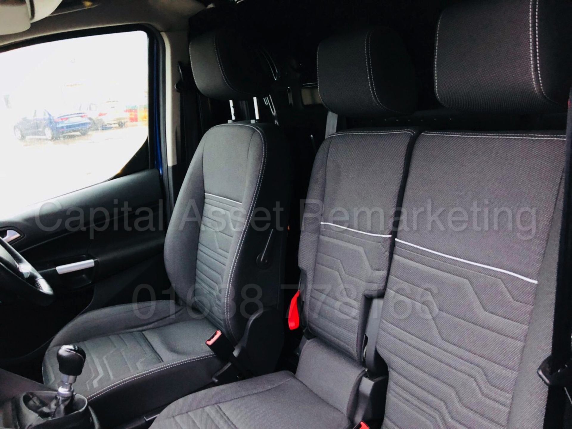 FORD TRANSIT CONNECT 'LIMITED' (2015 - FACELIFT MODEL) '1.6 TDCI - 115 PS - 6 SPEED' *A/C* (1 OWNER) - Image 14 of 28