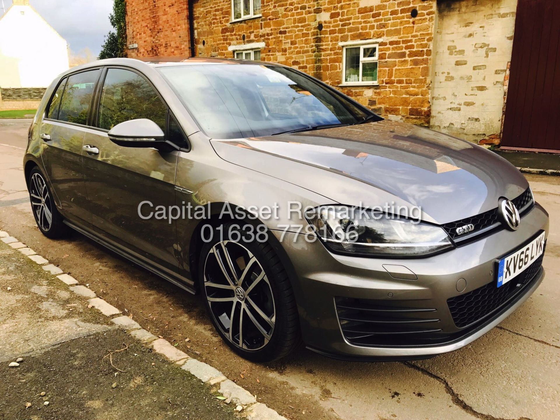 VOLKSWAGEN GOLF "GTD" 184 (2017 MODEL) 5 DOOR - MASSIVE SPEC - 1 OWNER - LOW MILES- SAT NAV - WOW - Image 3 of 18