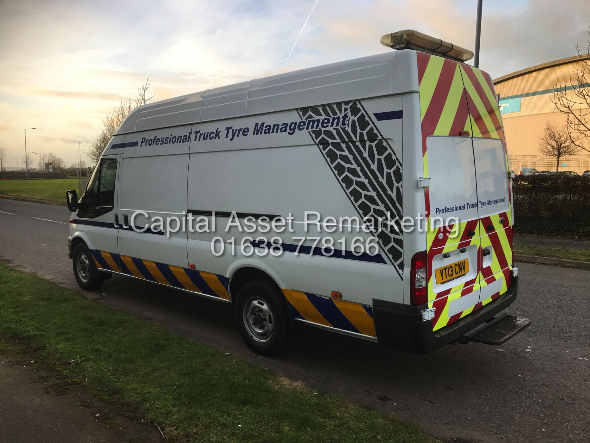 FORD TRANSIT T350 (125) XLWB "JUMBO" 13 REG - 1 OWNER - LOW MILES - MASSIVE LOADING SPACE - WOW!!! - Image 5 of 13