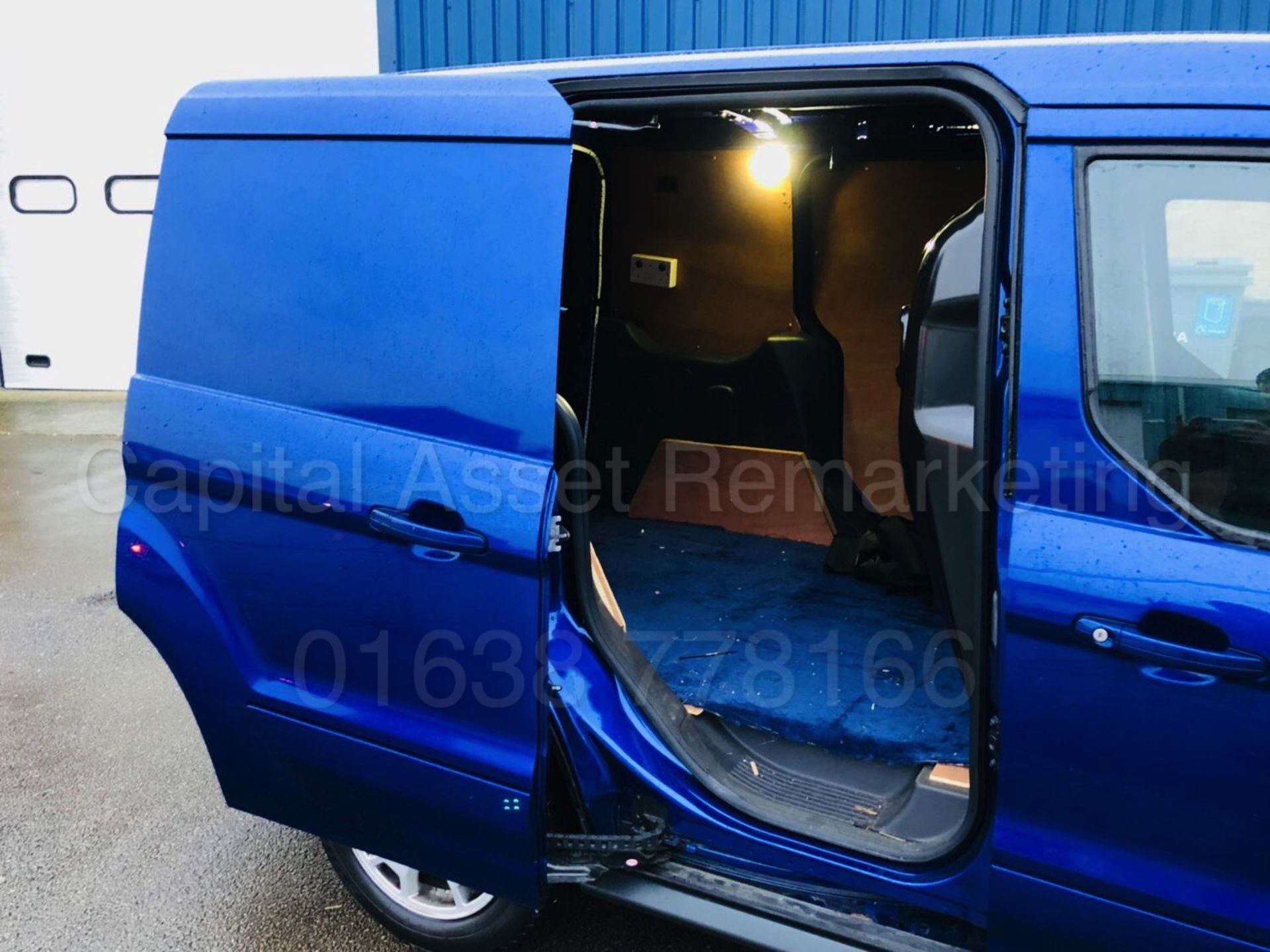 FORD TRANSIT CONNECT 'LIMITED' (2015 - FACELIFT MODEL) '1.6 TDCI - 115 PS - 6 SPEED' *A/C* (1 OWNER) - Image 17 of 28
