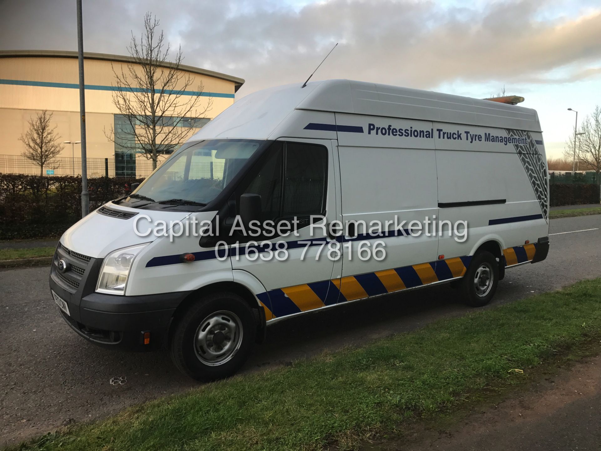 FORD TRANSIT T350 (125) XLWB "JUMBO" 13 REG - 1 OWNER - LOW MILES - MASSIVE LOADING SPACE - WOW!!! - Image 6 of 13