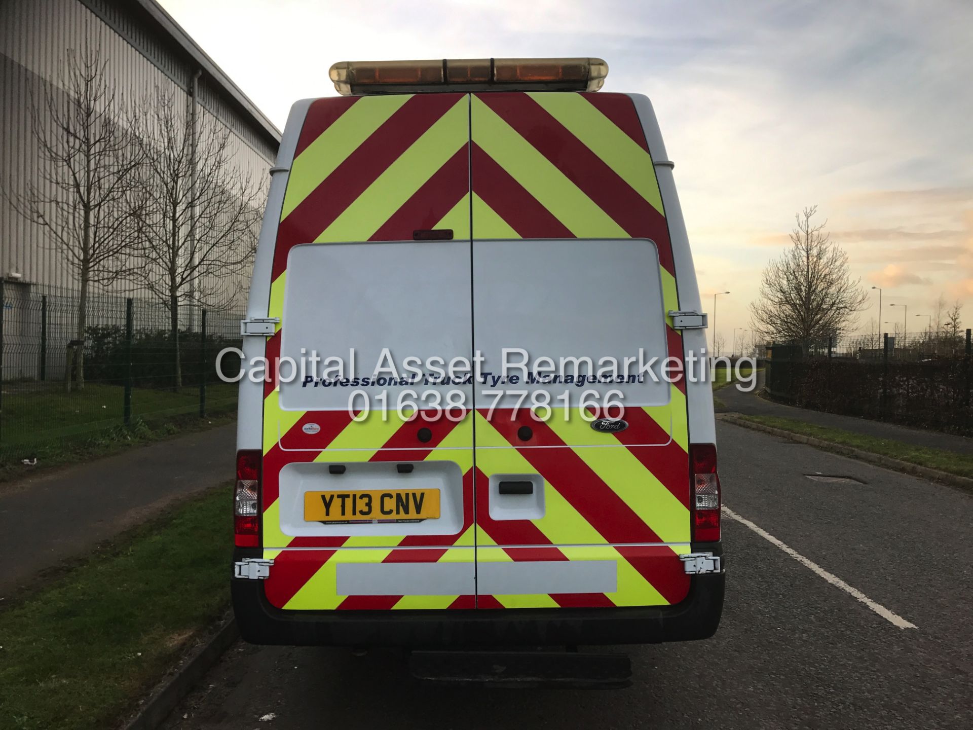 FORD TRANSIT T350 (125) XLWB "JUMBO" 13 REG - 1 OWNER - LOW MILES - MASSIVE LOADING SPACE - WOW!!! - Image 4 of 13