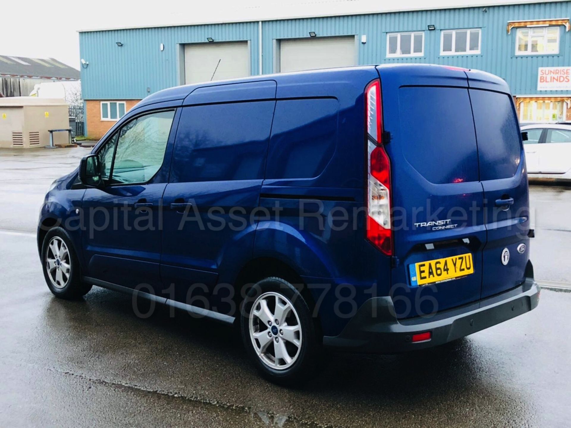 FORD TRANSIT CONNECT 'LIMITED' (2015 - FACELIFT MODEL) '1.6 TDCI - 115 PS - 6 SPEED' *A/C* (1 OWNER) - Image 3 of 28