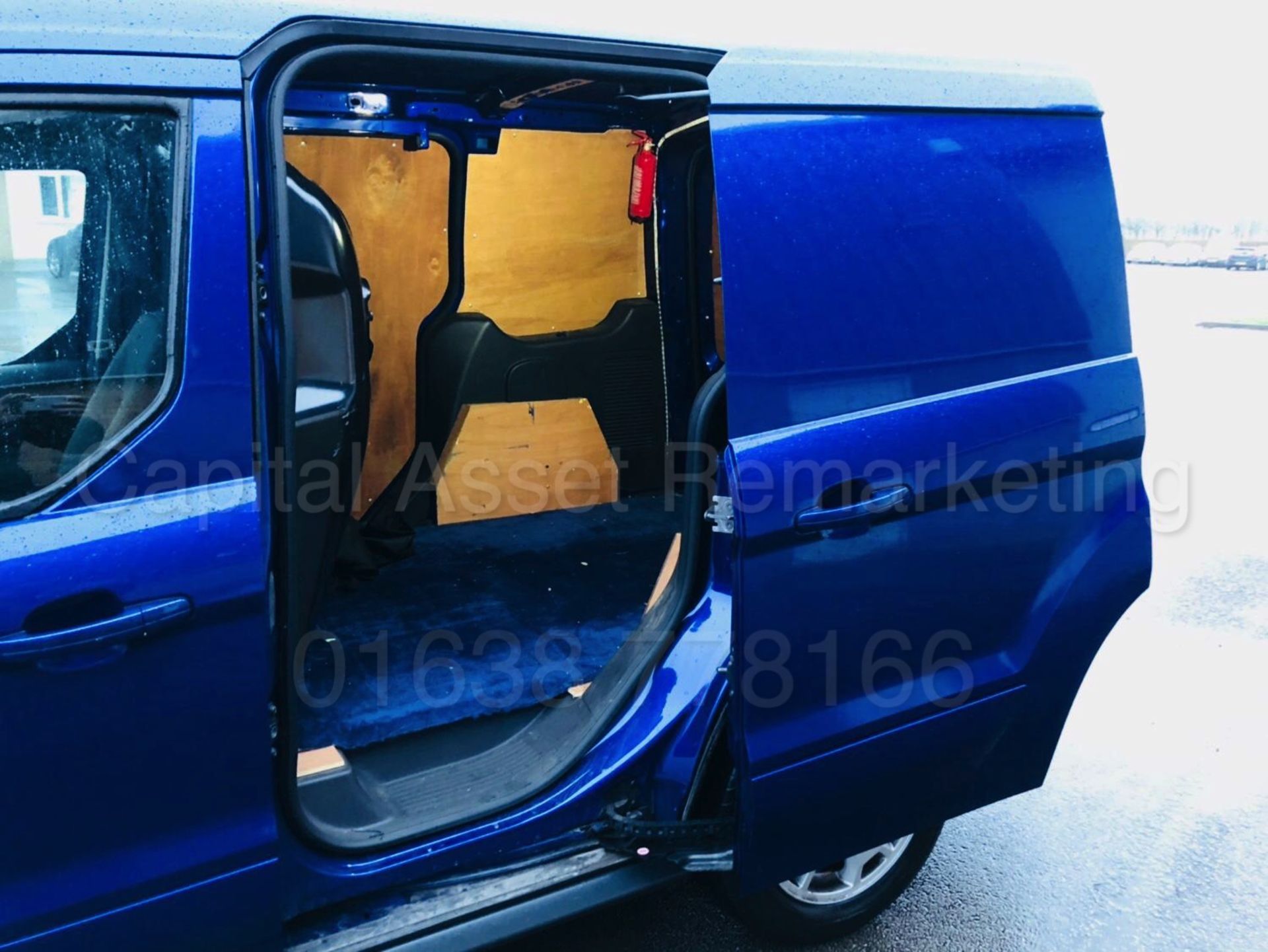 FORD TRANSIT CONNECT 'LIMITED' (2015 - FACELIFT MODEL) '1.6 TDCI - 115 PS - 6 SPEED' *A/C* (1 OWNER) - Image 15 of 28