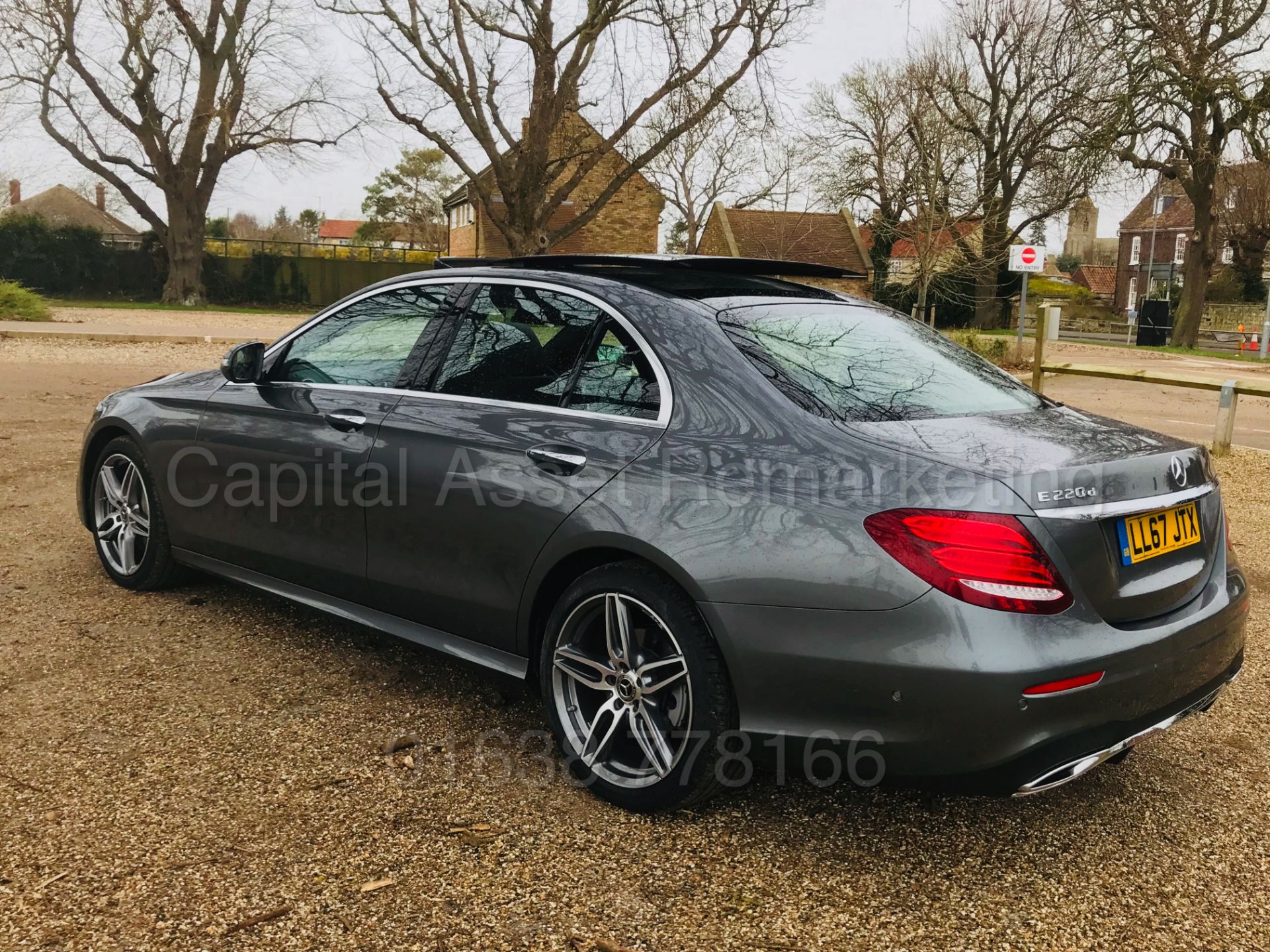 MERCEDES-BENZ E220D 'AMG PREMIUM PLUS' (2017 - 67 REG) '9-G TRONIC - SAT NAV - PAN ROOF' *HUGE SPEC* - Bild 11 aus 60