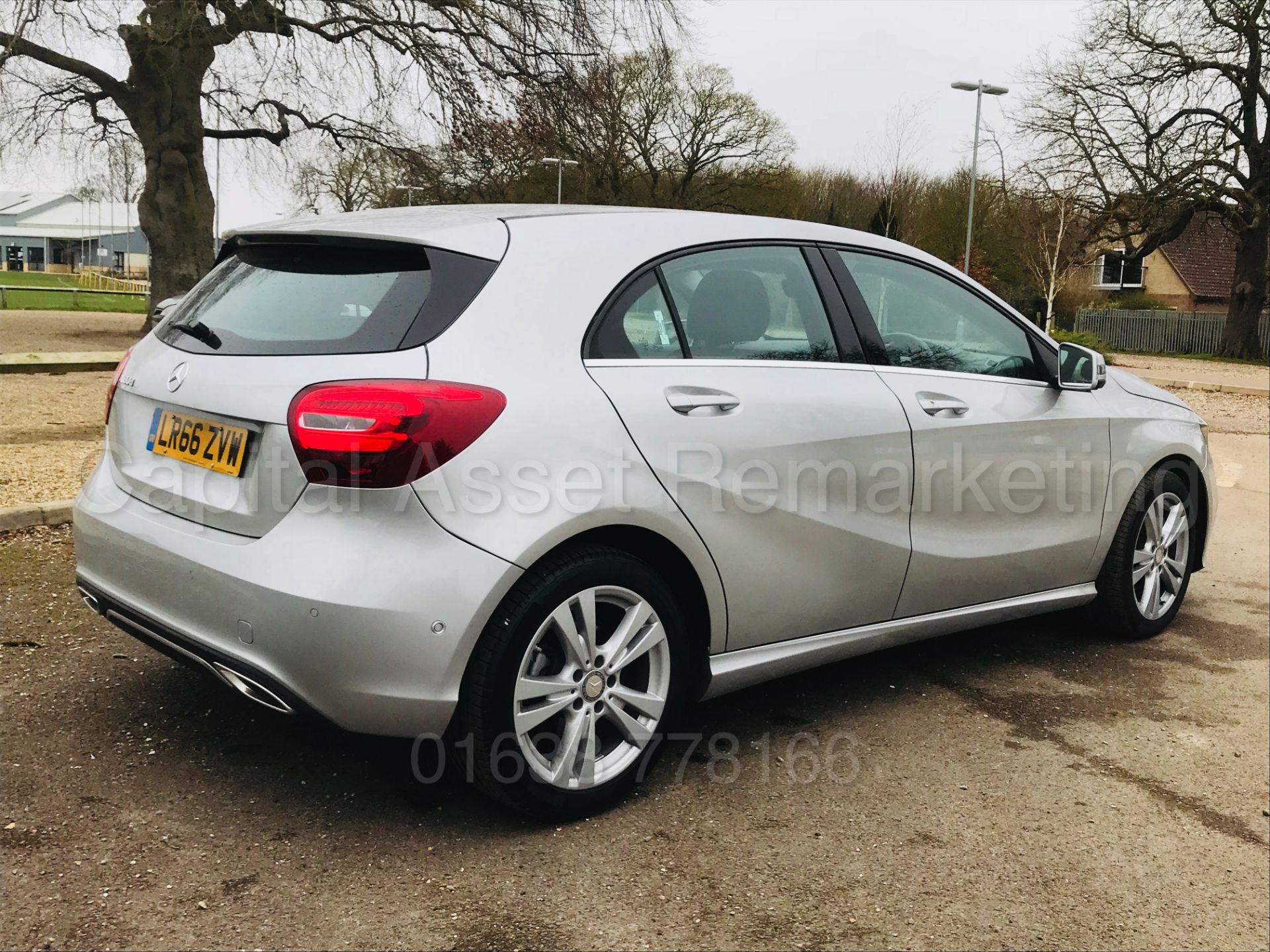 MERCEDES-BENZ A180D 'SPORT' (2017 MODEL) '7G TRONIC AUTO - LEATHER - SAT NAV' (1 OWNER FROM NEW) - Image 12 of 41