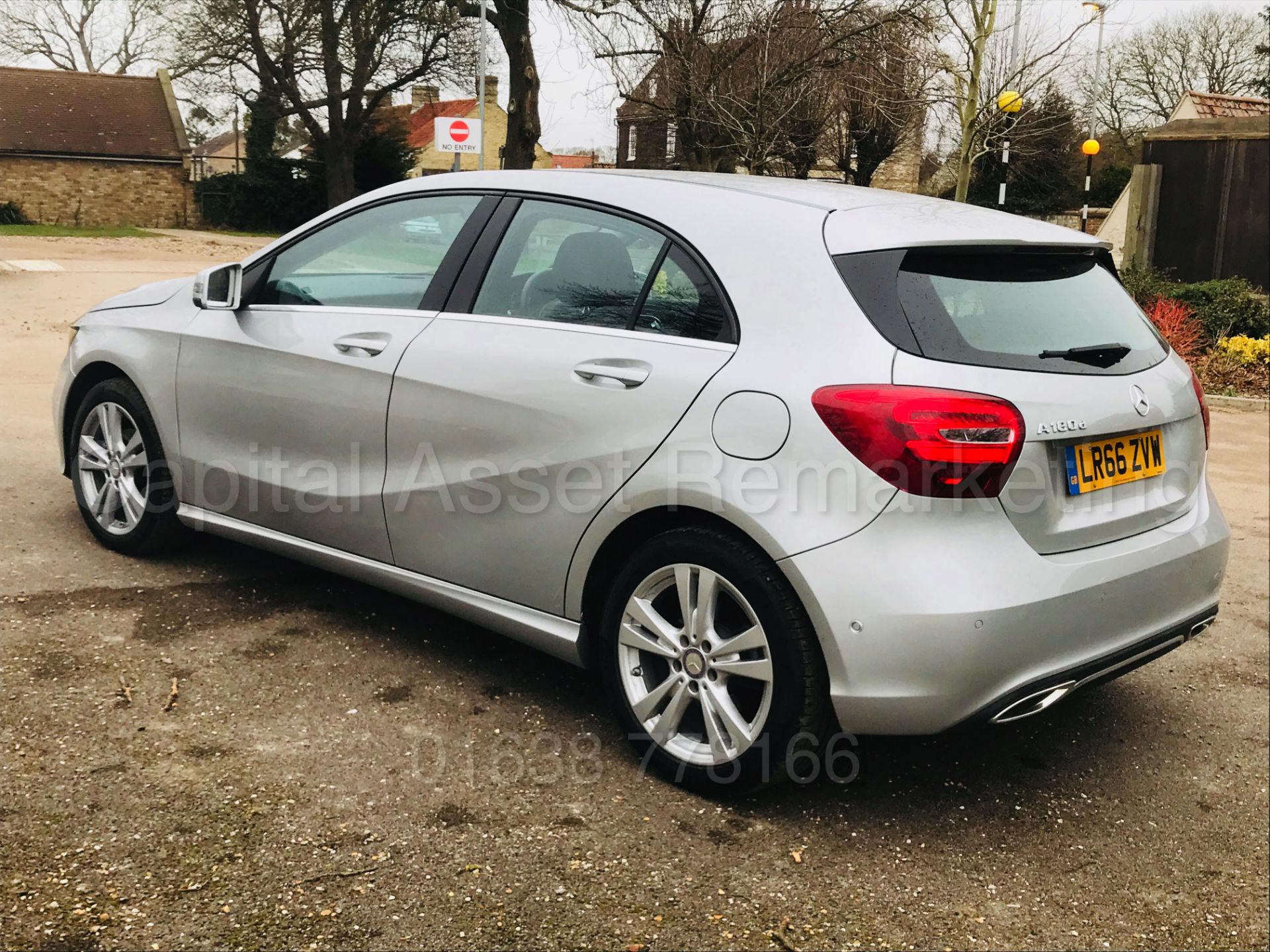 MERCEDES-BENZ A180D 'SPORT' (2017 MODEL) '7G TRONIC AUTO - LEATHER - SAT NAV' (1 OWNER FROM NEW) - Image 8 of 41
