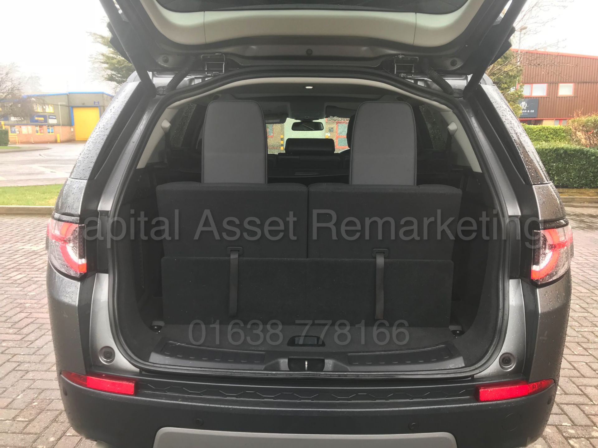 LAND ROVER DISCOVERY SPORT 'HSE - BLACK' (2017 MODEL) '2.0 TD4 - AUTO - 7 SEATER' *MASSIVE SPEC* - Image 28 of 53