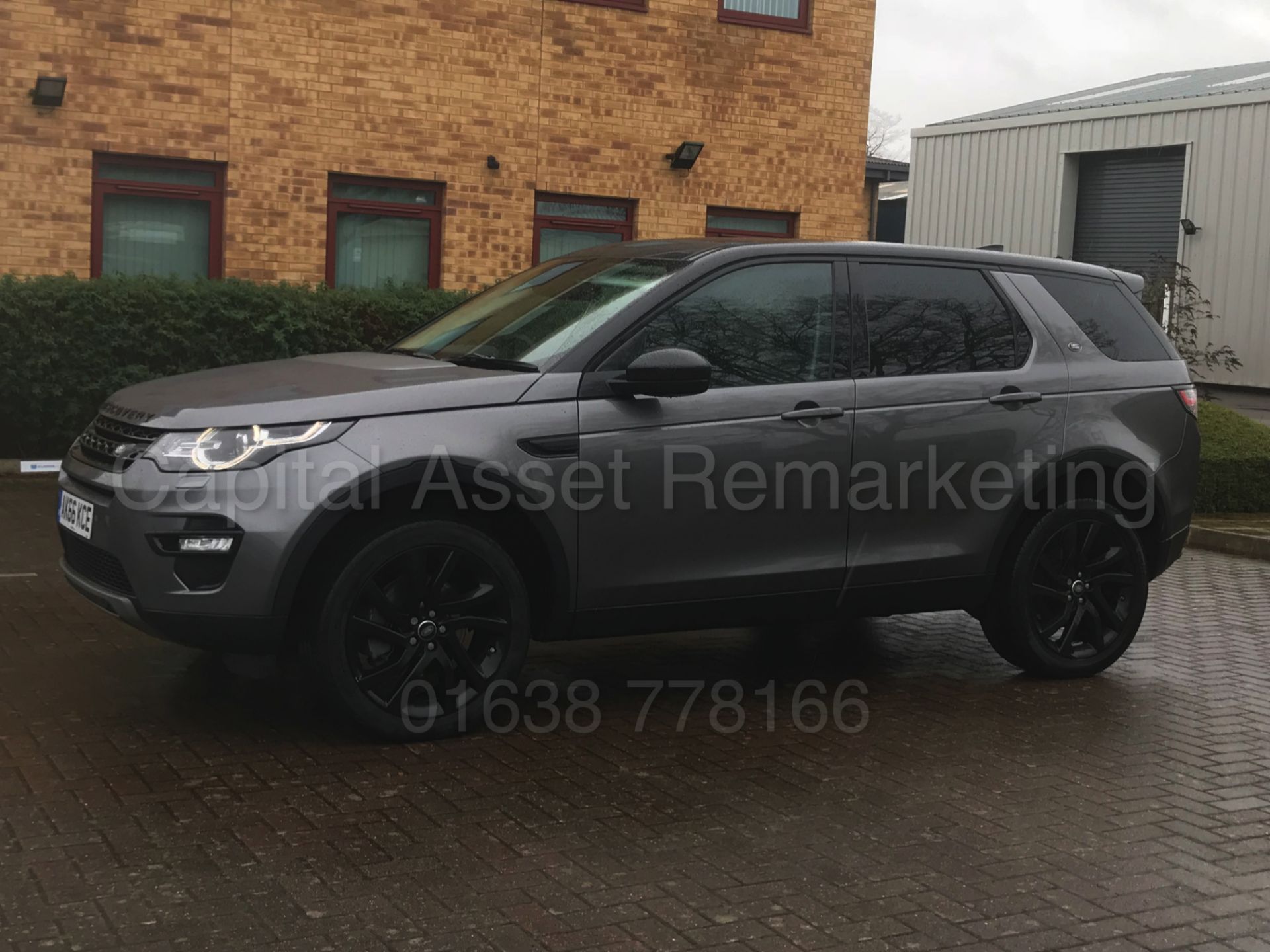 LAND ROVER DISCOVERY SPORT 'HSE - BLACK' (2017 MODEL) '2.0 TD4 - AUTO - 7 SEATER' *MASSIVE SPEC* - Image 4 of 53