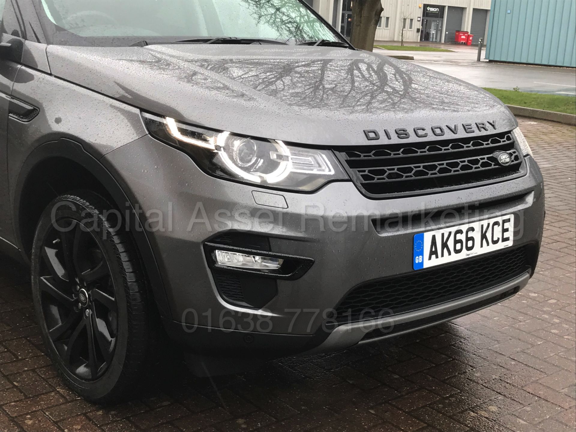 LAND ROVER DISCOVERY SPORT 'HSE - BLACK' (2017 MODEL) '2.0 TD4 - AUTO - 7 SEATER' *MASSIVE SPEC* - Image 14 of 53