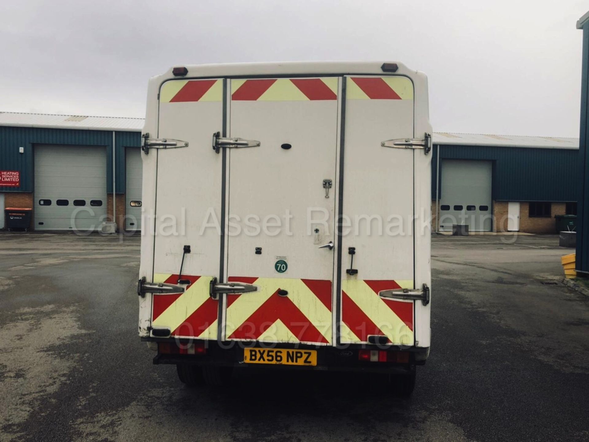 FORD TRANSIT 350 'BOX / LUTON VAN' (2006 - 56 REG) '2.4 TDCI - DIESEL' (1 COMPANY OWNER) *LOW MILES* - Bild 6 aus 21