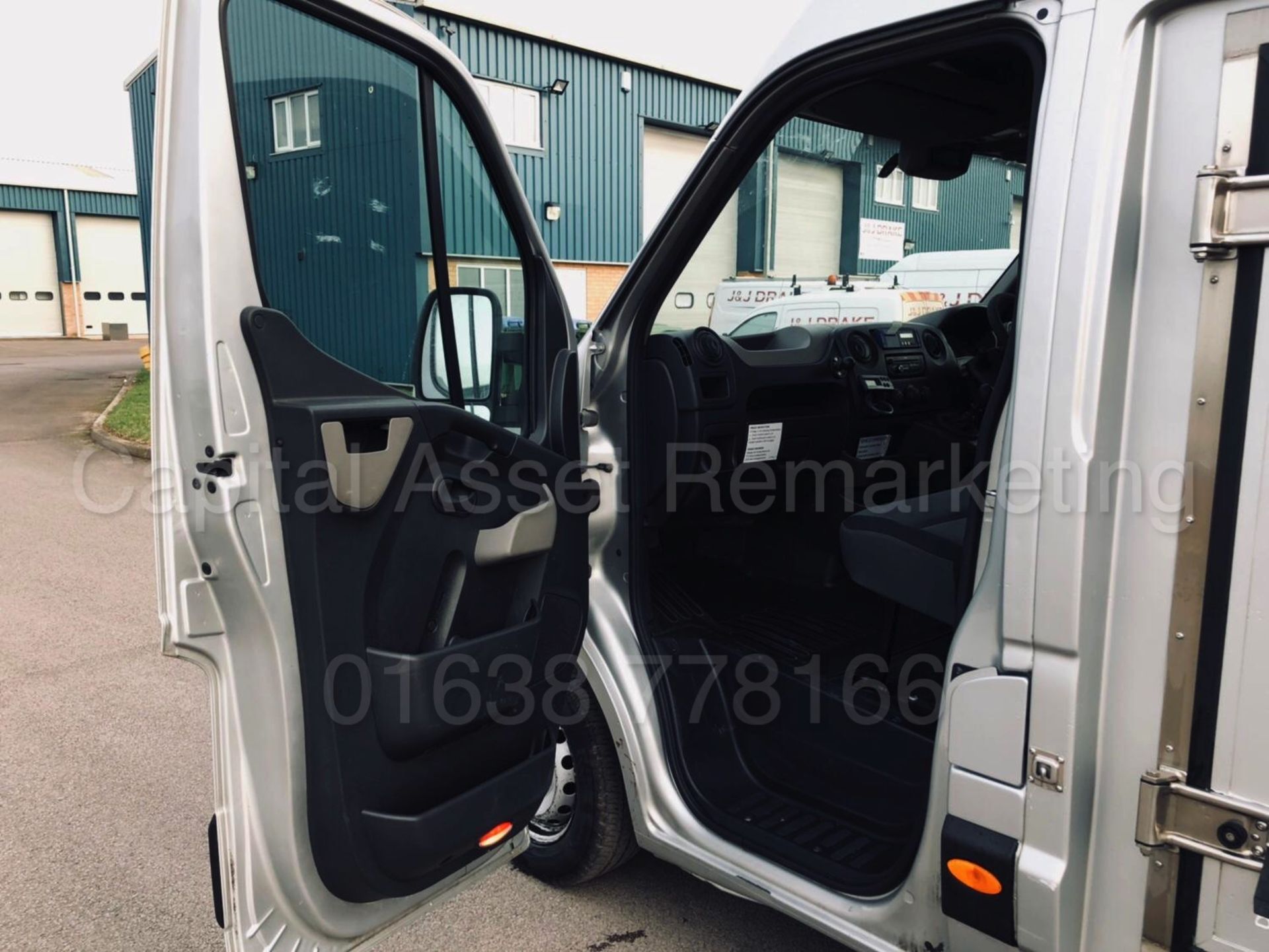 NISSAN NV400 'SE - LWB - FRIDGE / FREEZER VAN' (2014 MODEL) '2.3 DCI - 125 BHP - 6 SPEED' - Bild 30 aus 35