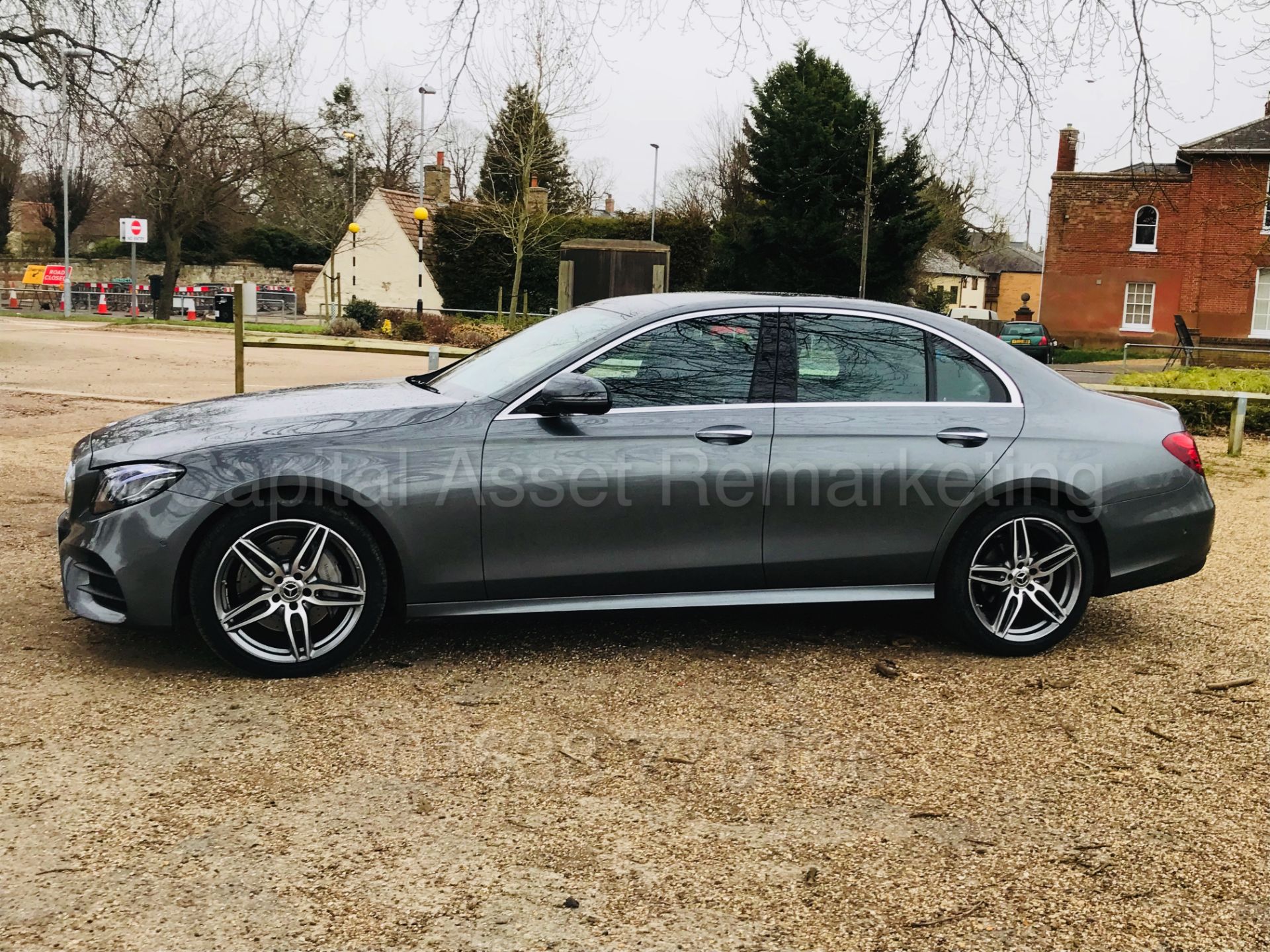 MERCEDES-BENZ E220D 'AMG PREMIUM PLUS' (2017 - 67 REG) '9-G TRONIC - SAT NAV - PAN ROOF' *HUGE SPEC* - Bild 10 aus 60