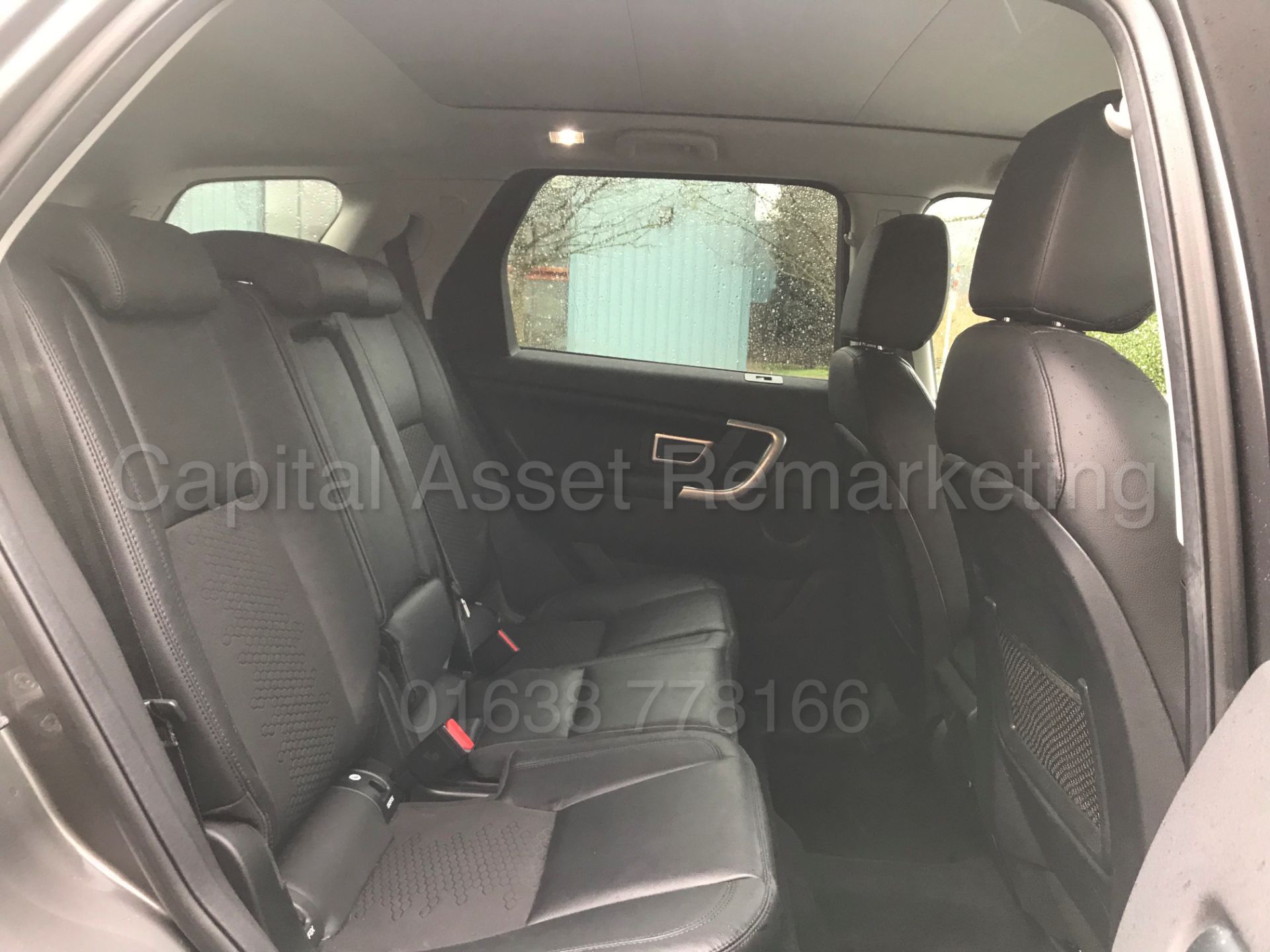 LAND ROVER DISCOVERY SPORT 'HSE - BLACK' (2017 MODEL) '2.0 TD4 - AUTO - 7 SEATER' *MASSIVE SPEC* - Image 30 of 53