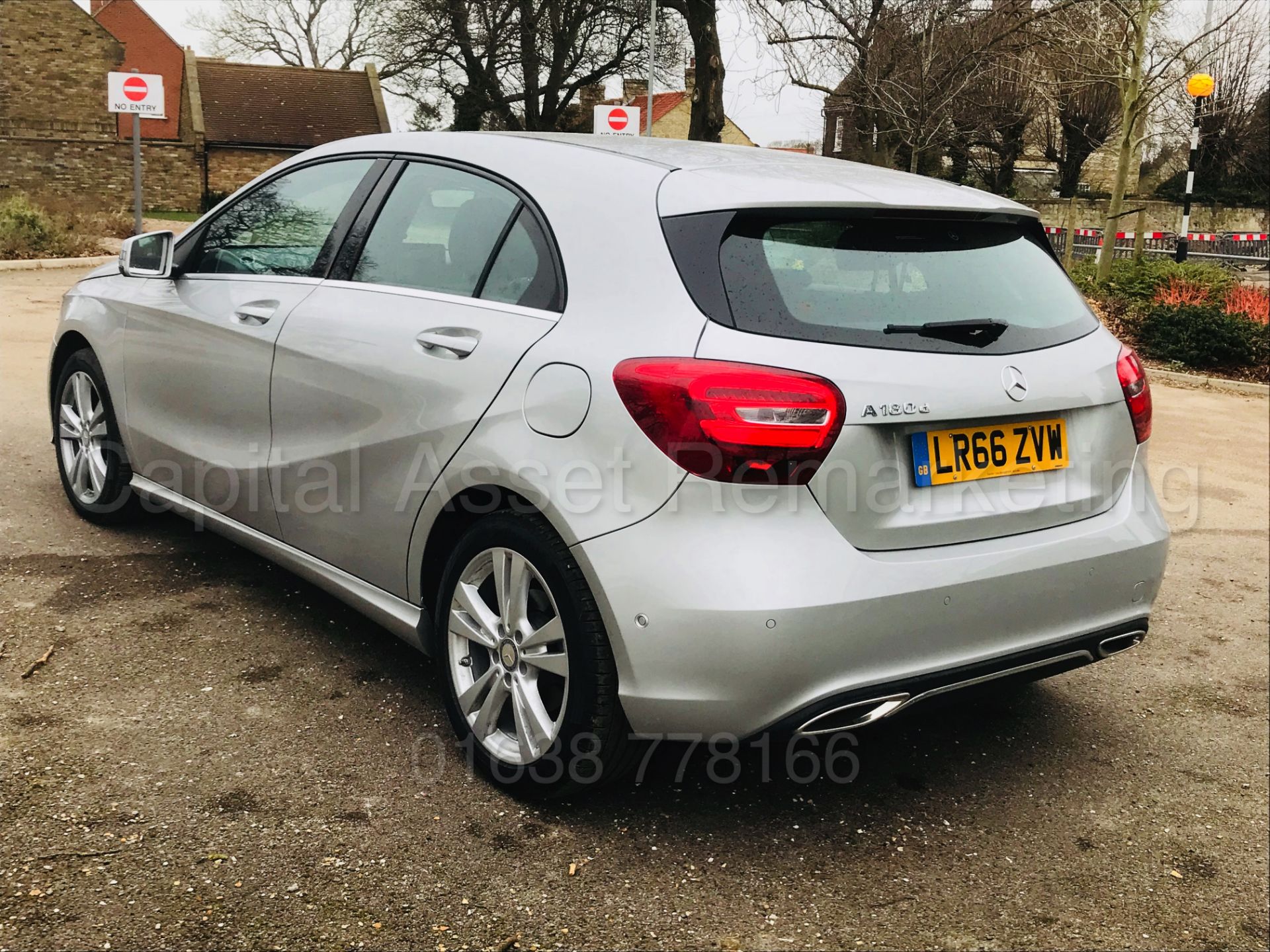 MERCEDES-BENZ A180D 'SPORT' (2017 MODEL) '7G TRONIC AUTO - LEATHER - SAT NAV' (1 OWNER FROM NEW) - Image 9 of 41