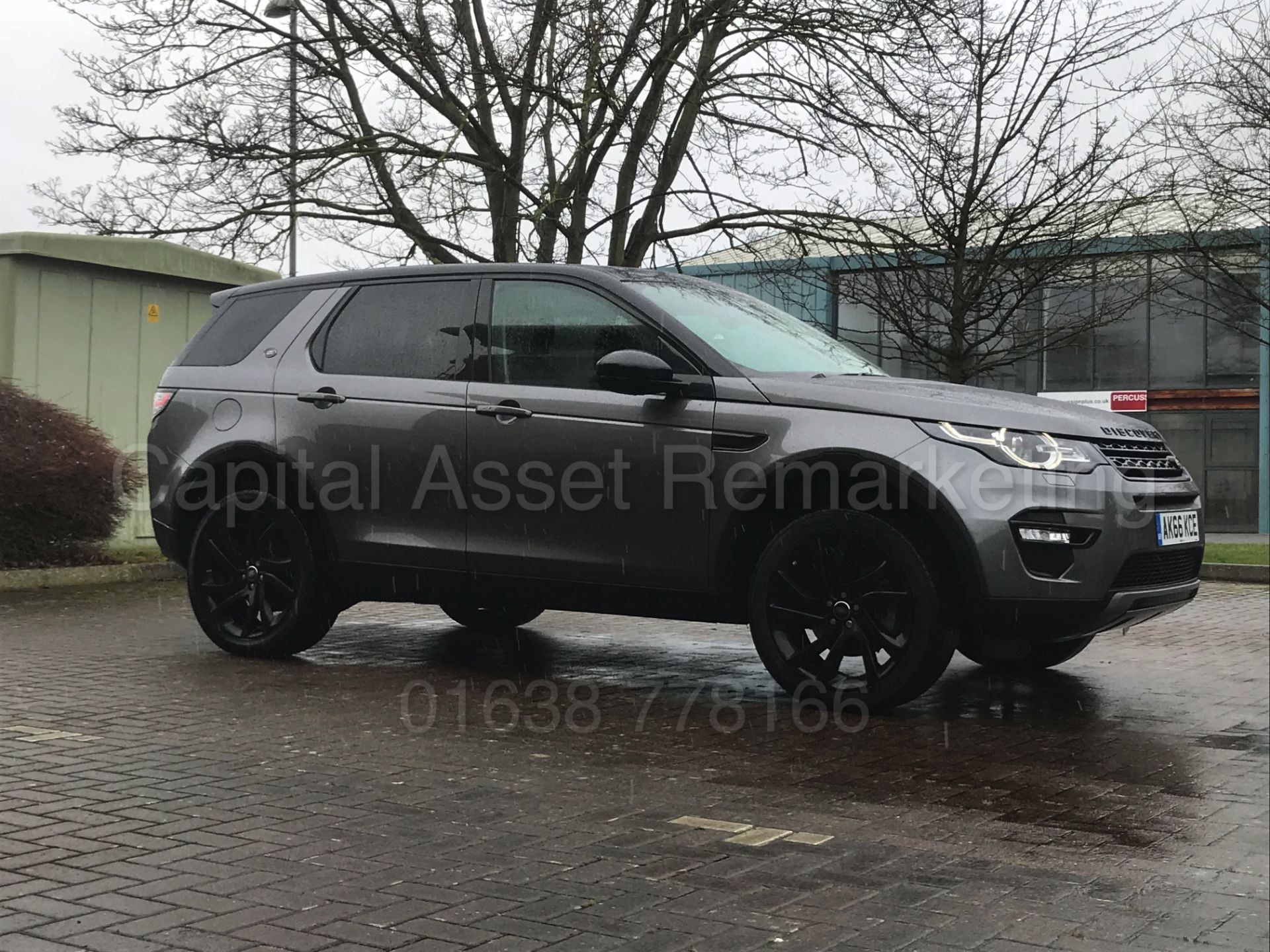 LAND ROVER DISCOVERY SPORT 'HSE - BLACK' (2017 MODEL) '2.0 TD4 - AUTO - 7 SEATER' *MASSIVE SPEC* - Image 11 of 53