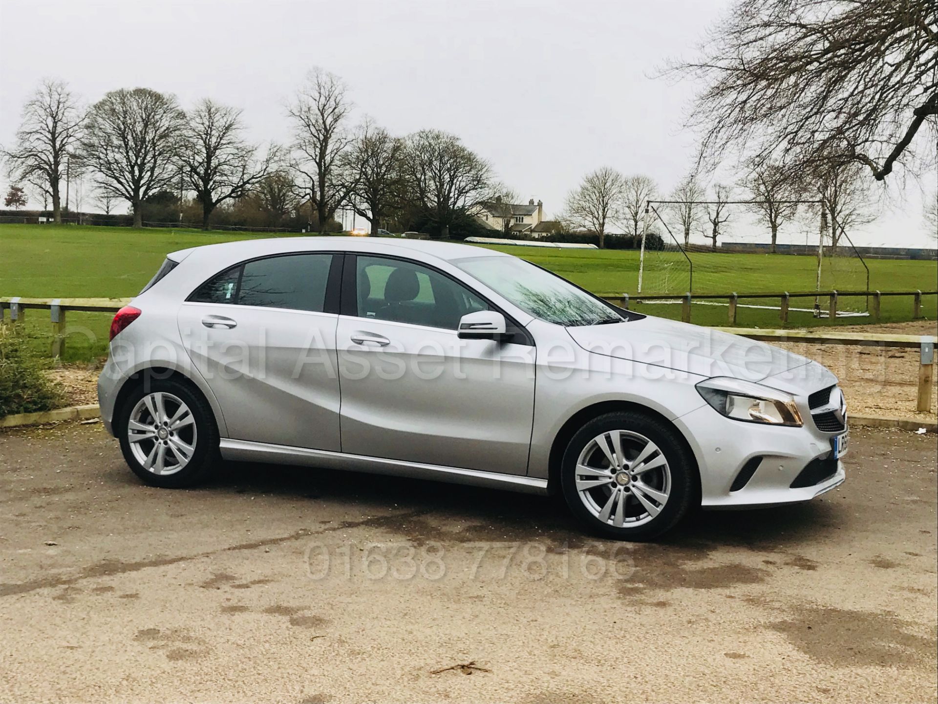 MERCEDES-BENZ A180D 'SPORT' (2017 MODEL) '7G TRONIC AUTO - LEATHER - SAT NAV' (1 OWNER FROM NEW) - Image 13 of 41