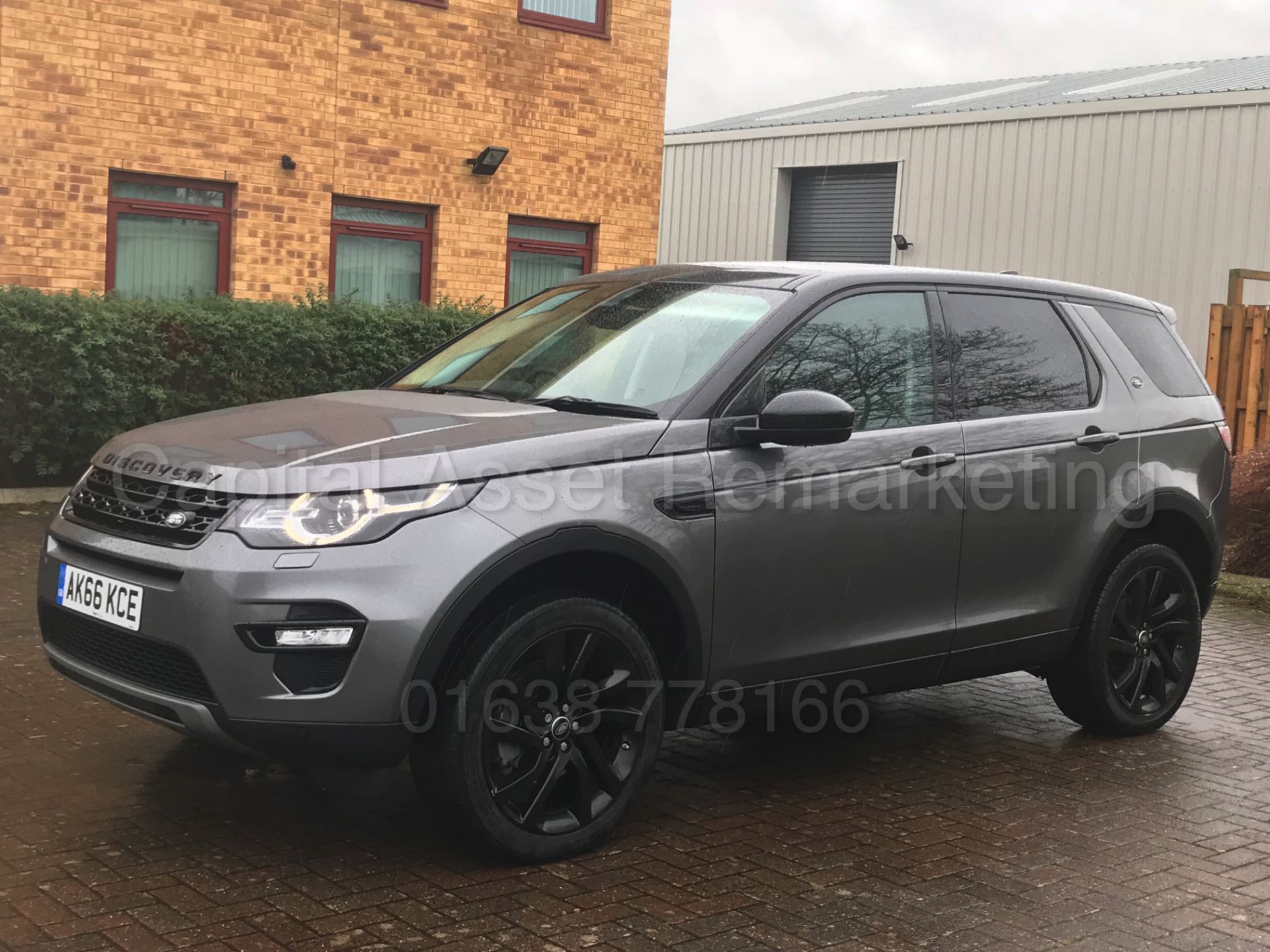 LAND ROVER DISCOVERY SPORT 'HSE - BLACK' (2017 MODEL) '2.0 TD4 - AUTO - 7 SEATER' *MASSIVE SPEC* - Bild 3 aus 53