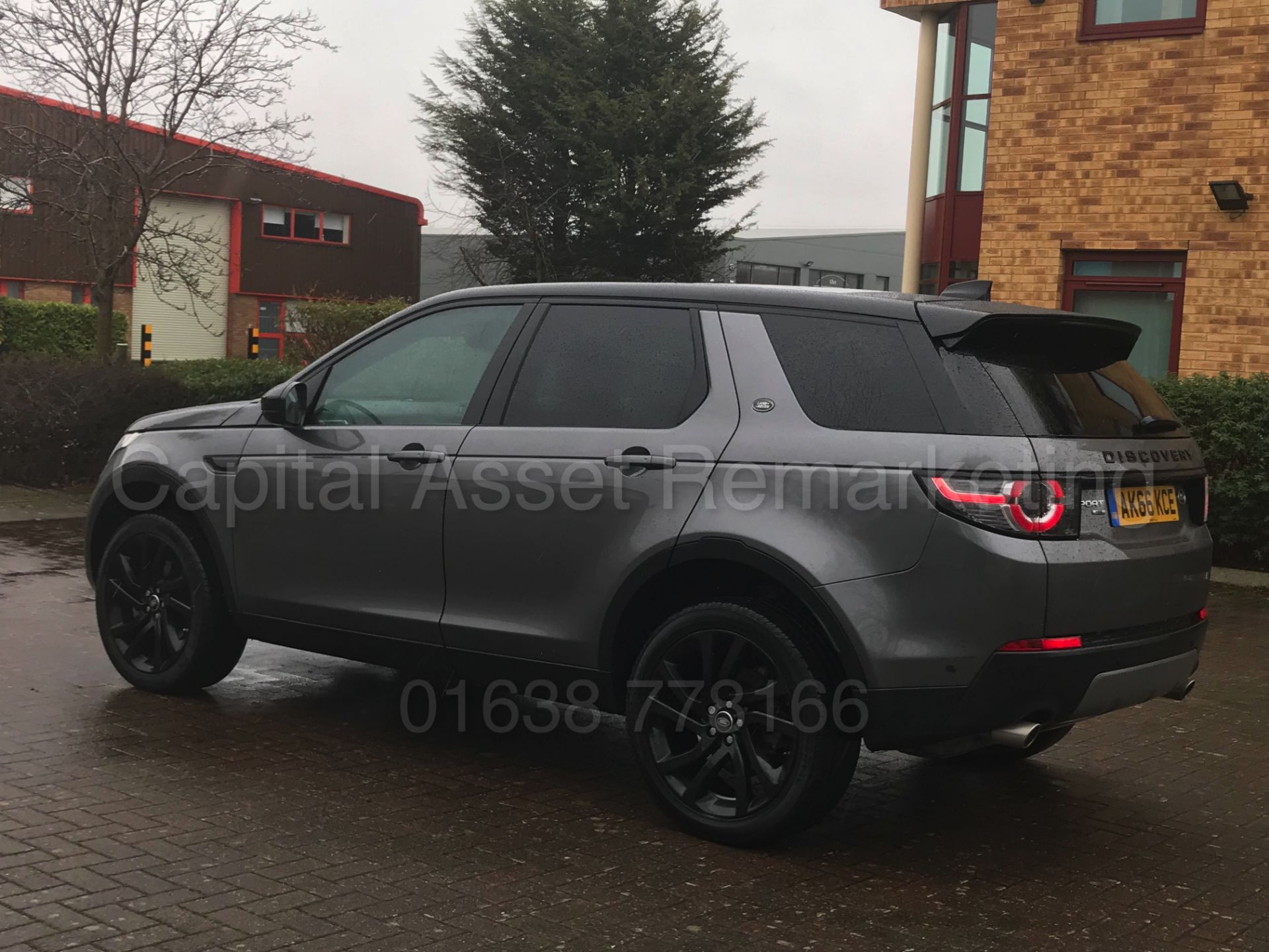LAND ROVER DISCOVERY SPORT 'HSE - BLACK' (2017 MODEL) '2.0 TD4 - AUTO - 7 SEATER' *MASSIVE SPEC* - Image 5 of 53