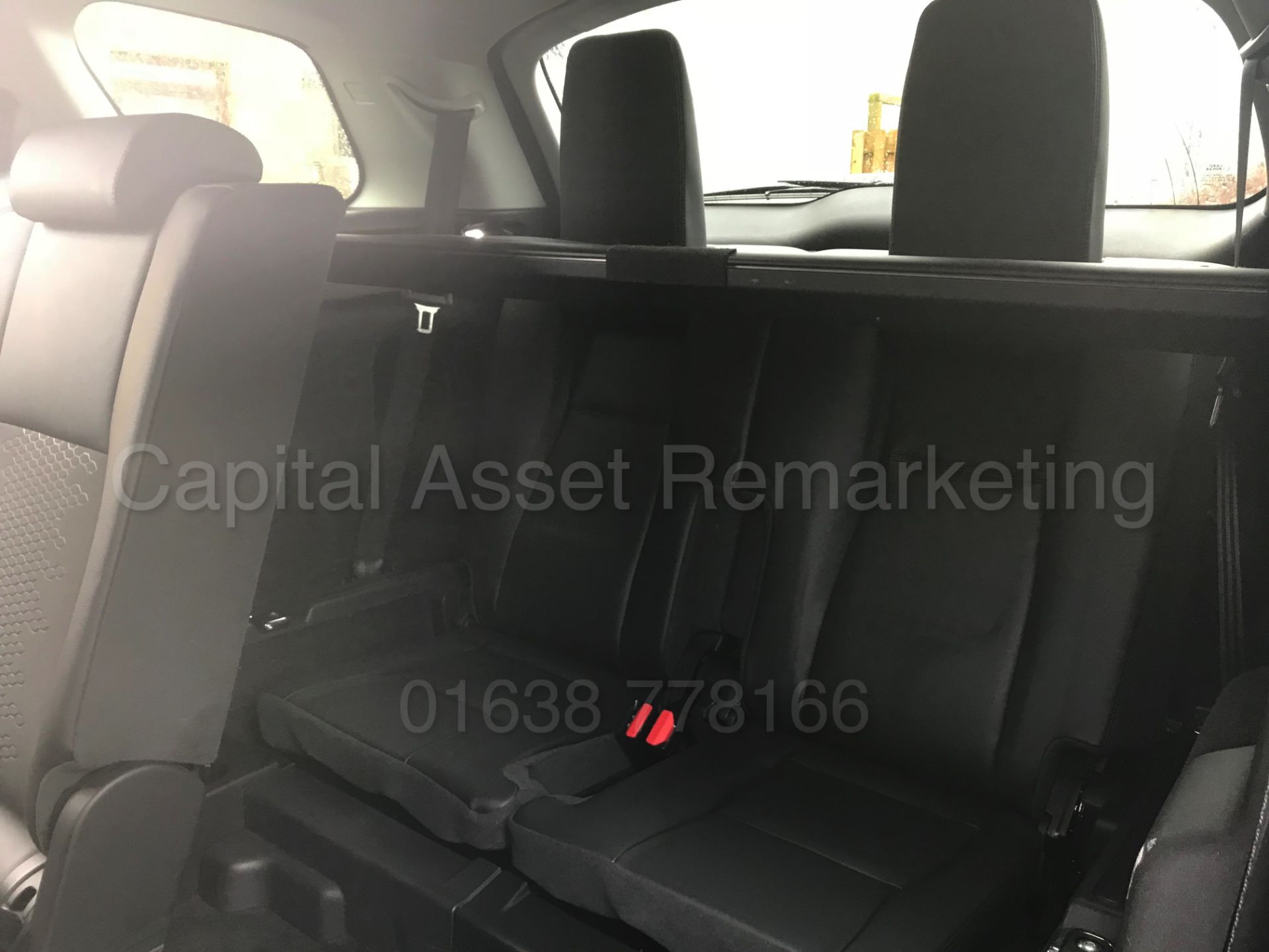 LAND ROVER DISCOVERY SPORT 'HSE - BLACK' (2017 MODEL) '2.0 TD4 - AUTO - 7 SEATER' *MASSIVE SPEC* - Image 27 of 53