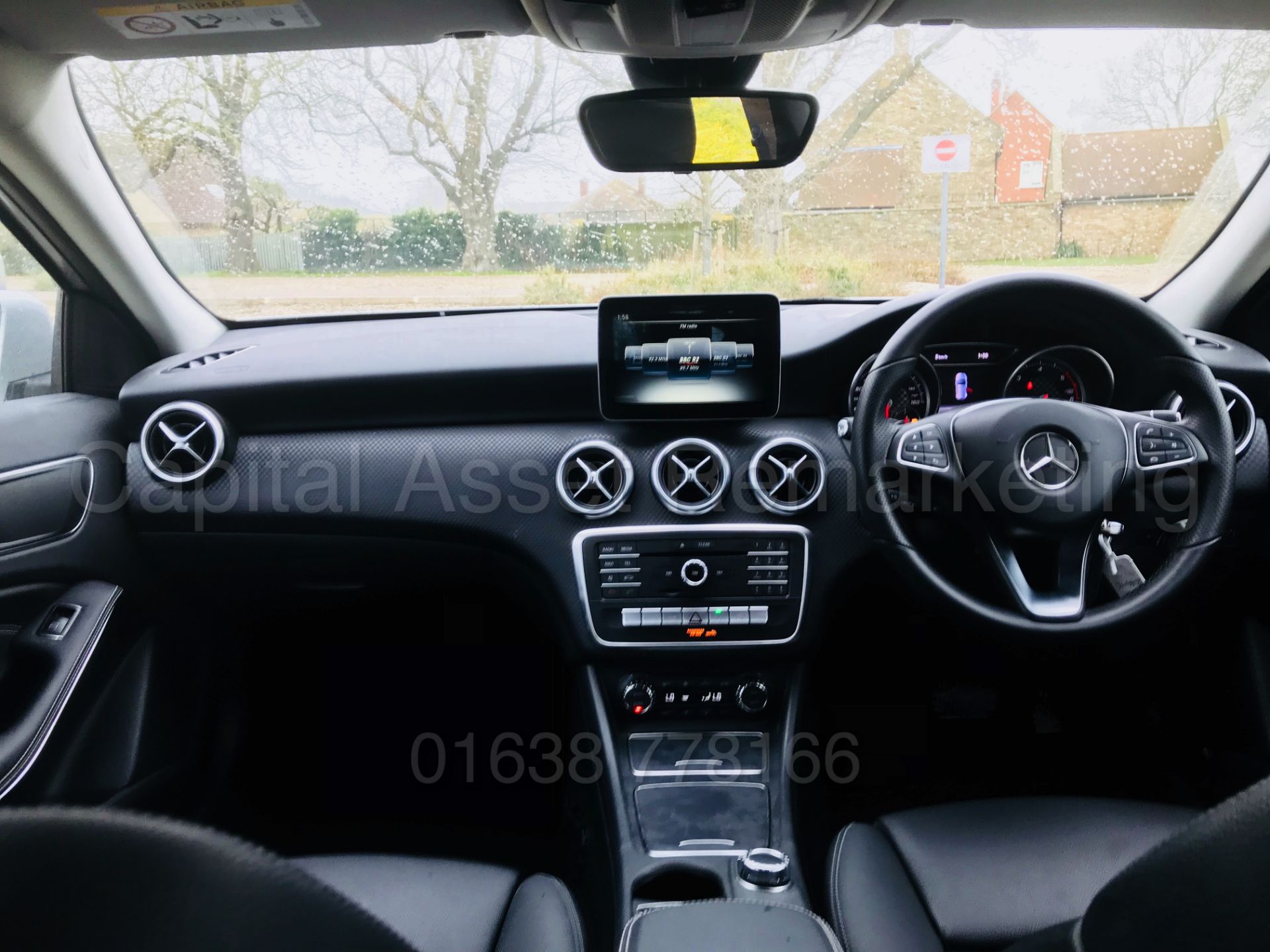 MERCEDES-BENZ A180D 'SPORT' (2017 MODEL) '7G TRONIC AUTO - LEATHER - SAT NAV' (1 OWNER FROM NEW) - Bild 29 aus 41