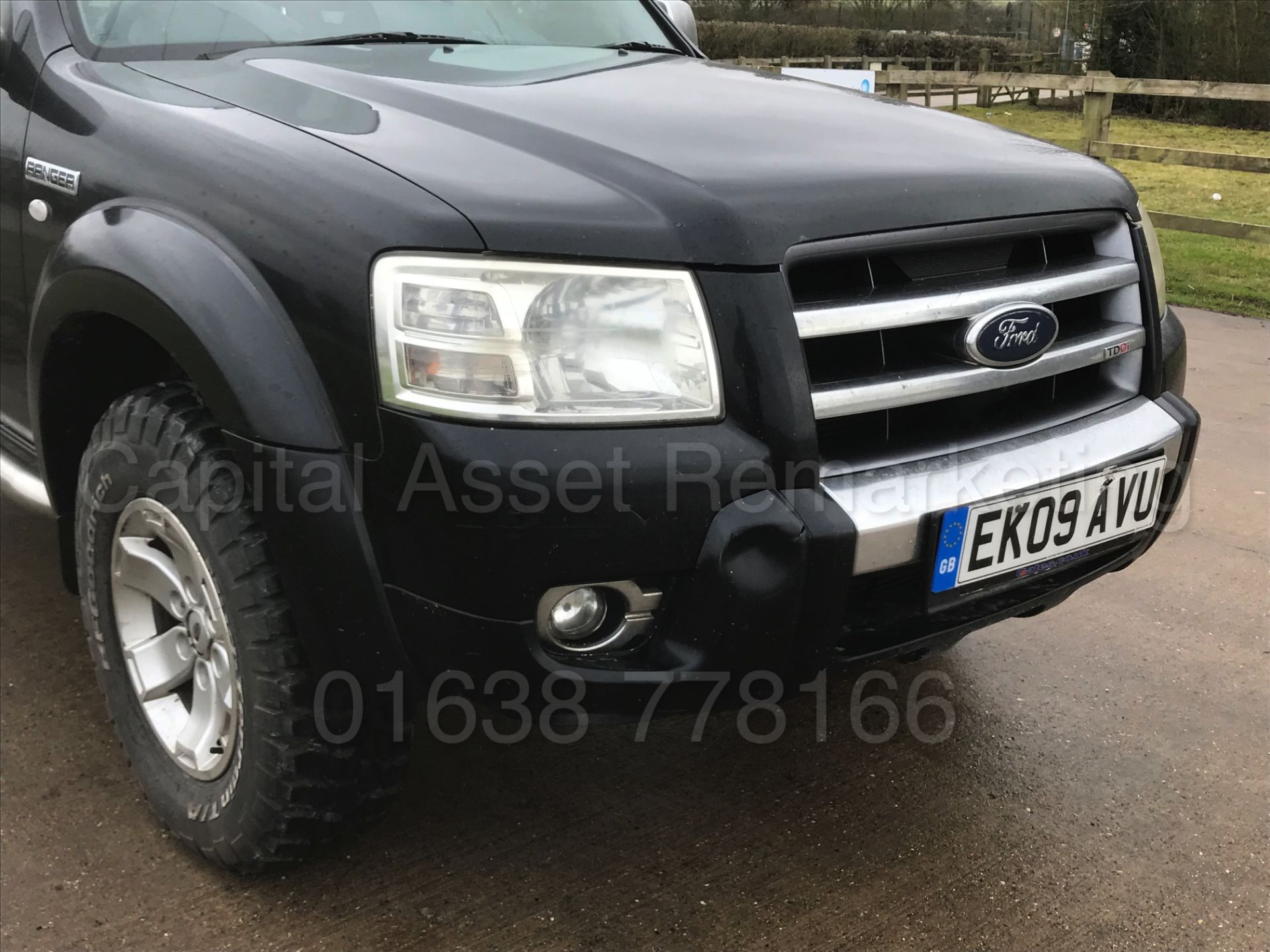 FORD RANGER 'THUNDER' DOUBLE CAB PICK-UP (2009 ) '2.5 TDCI - 143 BHP' *LEATHER - AIR CON* (NO VAT) - Image 12 of 29