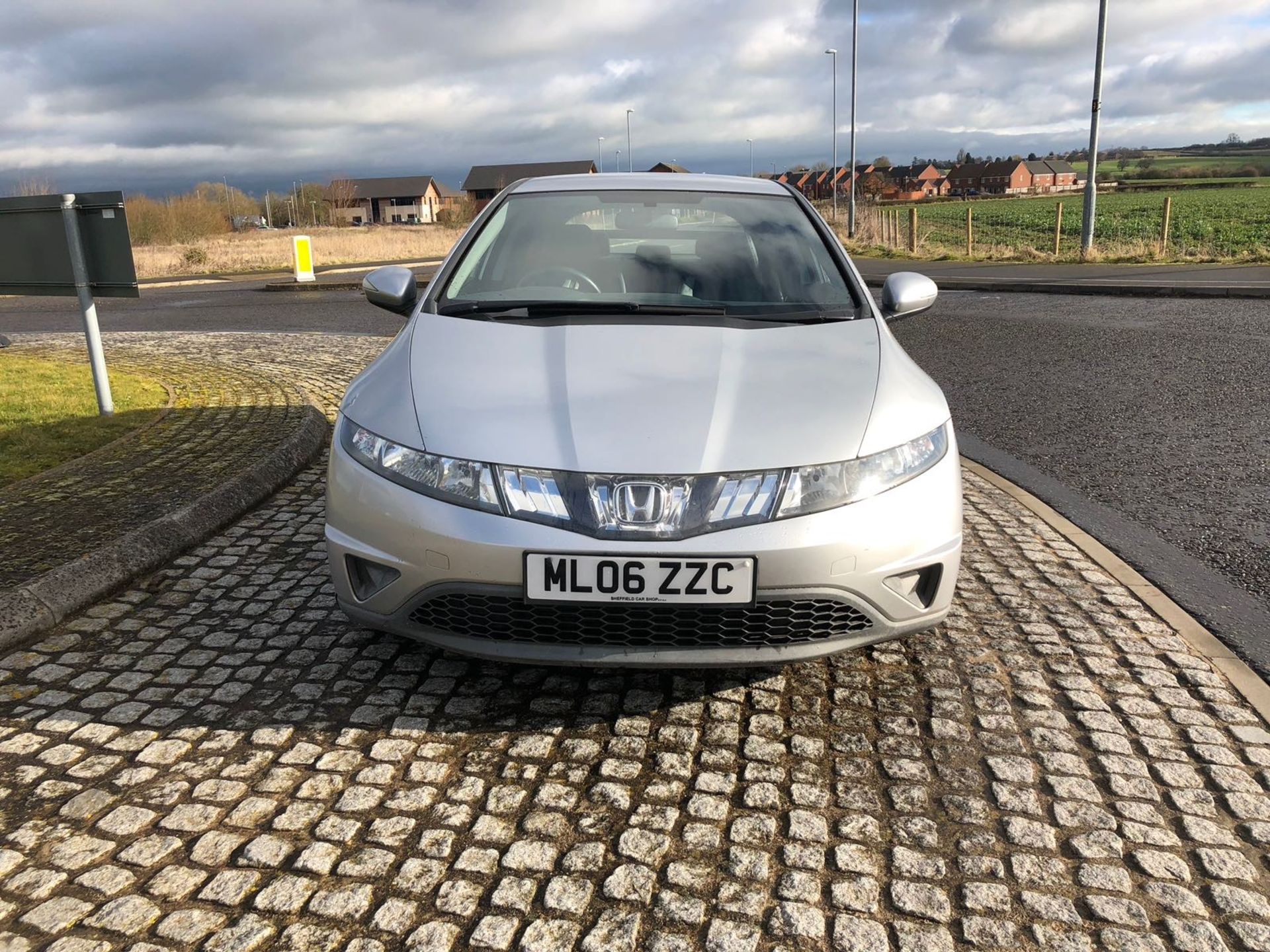 (ON SALE) HONDA CIVIC 1.8 PETROL - 5 DOOR HATCHBACK - NEW SHAPE - 06 REG - LEATHER - AIR CON - - Image 5 of 18