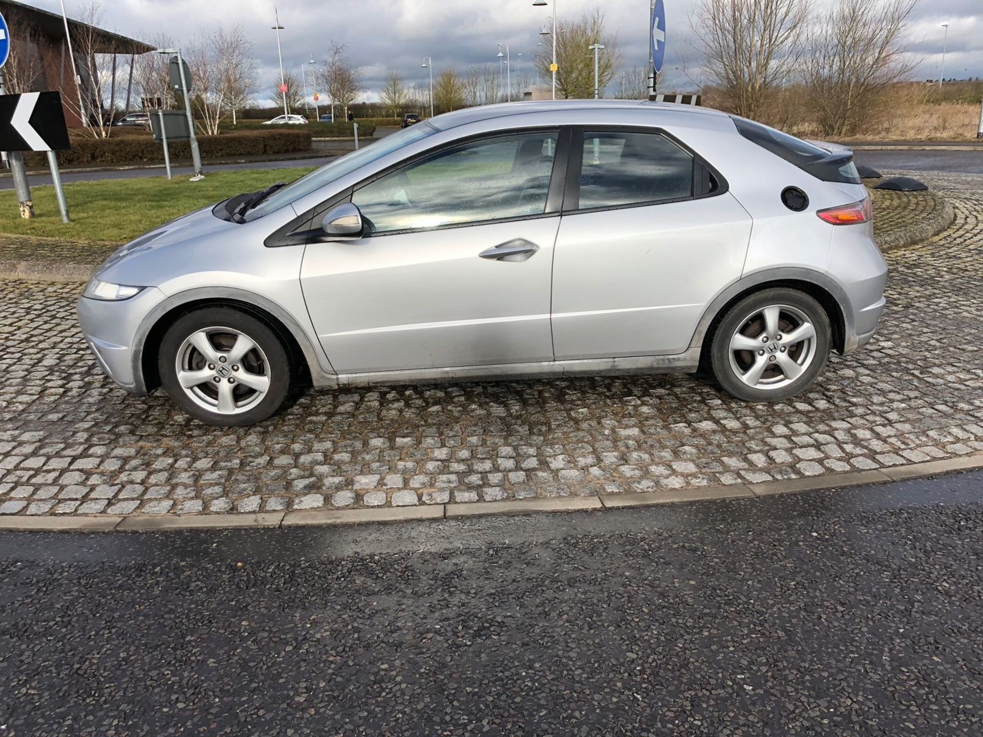 (ON SALE) HONDA CIVIC 1.8 PETROL - 5 DOOR HATCHBACK - NEW SHAPE - 06 REG - LEATHER - AIR CON - - Image 7 of 18