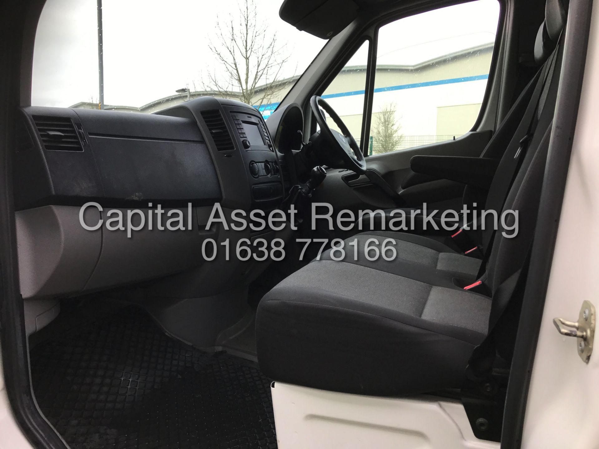 VOLKSWAGN CRAFTER 2.5TDI "136BHP - 6 SPEED" LWB / HI TOP (2015 YEAR) CRUISE - ELEC PACK - 1 OWNER - Image 10 of 11