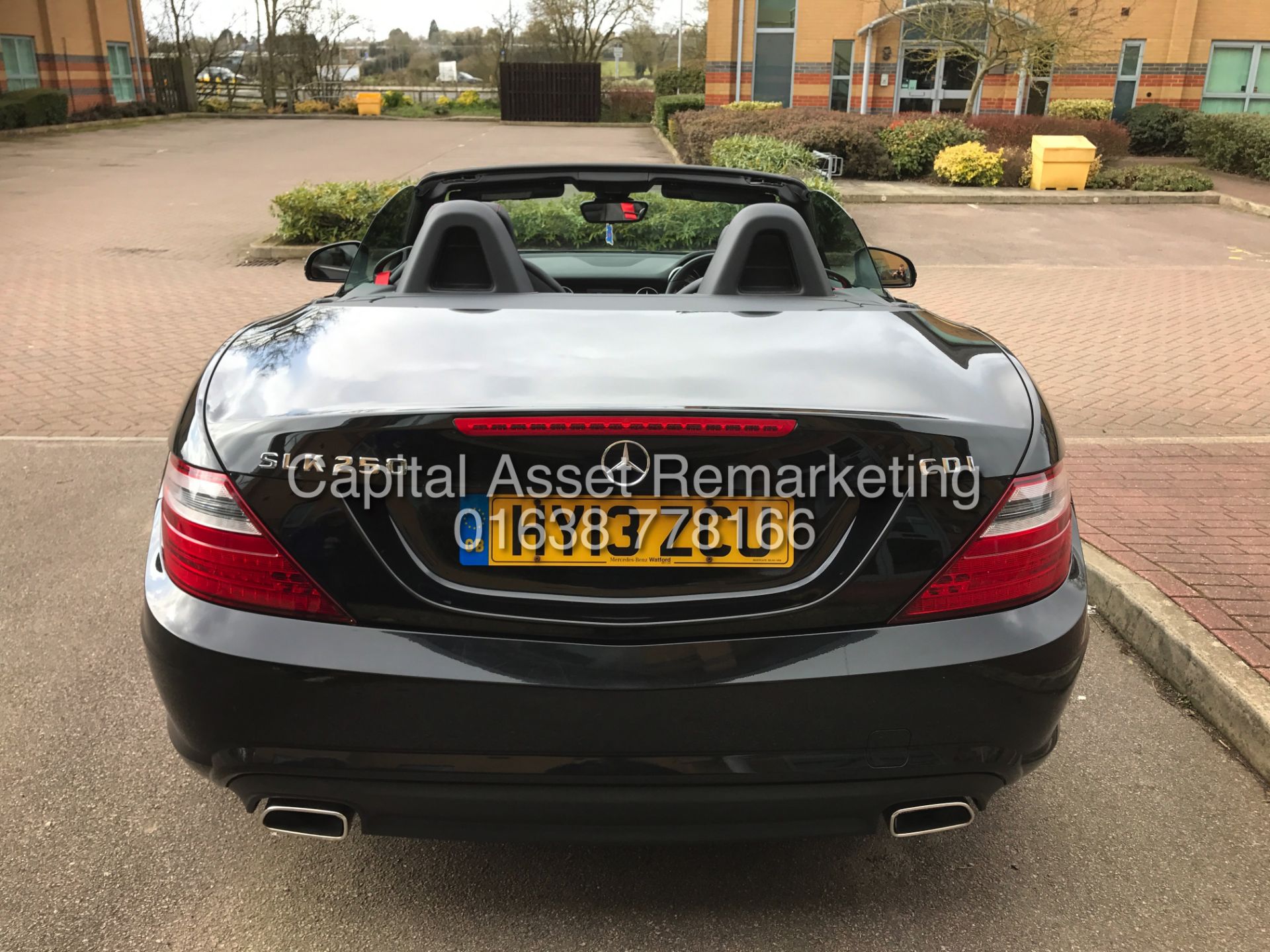 MERCEDES-BENZ SLK 250CDI TIP-TRONIC "AMG SPORT" ROADSTER (13 REG) SAT NAV -TWO TONE LEATHER -ONLY45K - Image 18 of 33