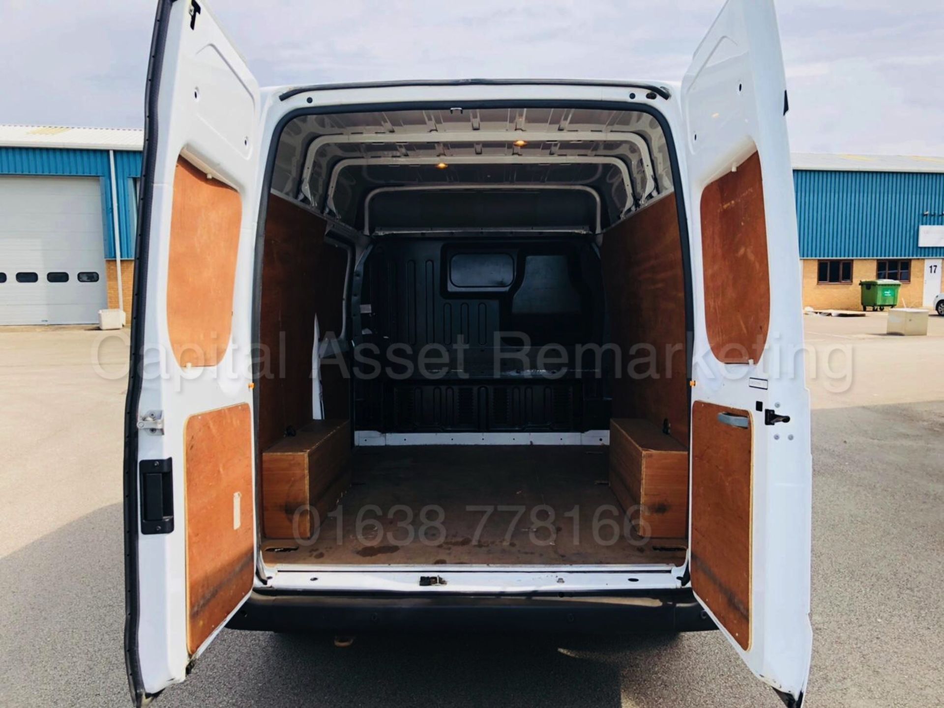 (On Sale) FORD TRANSIT 100 T260 FWD 'SWB HI-ROOF - PANEL VAN' (2014) '2.2 TDCI - 100 BHP - 6 SPEED' - Bild 29 aus 35