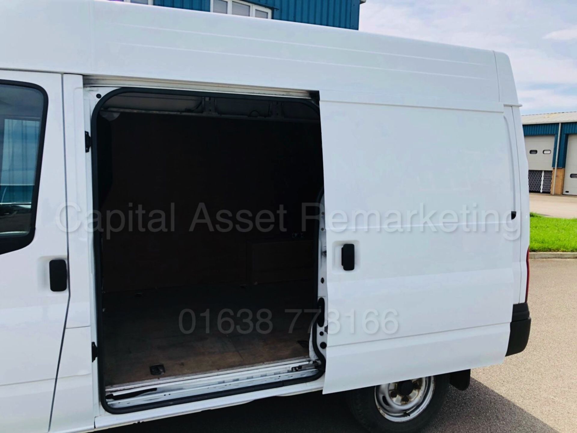 (On Sale) FORD TRANSIT 100 T260 FWD 'SWB HI-ROOF - PANEL VAN' (2014) '2.2 TDCI - 100 BHP - 6 SPEED' - Image 21 of 35