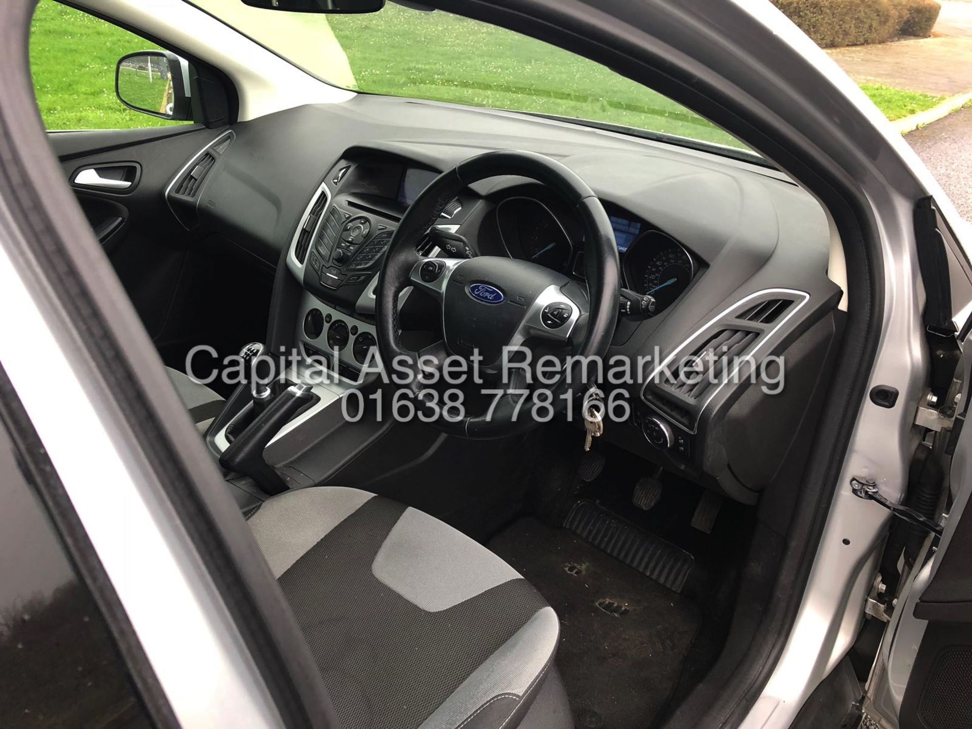 FORD FOCUS 1.6TDCI "ZETEC NAVIGATOR" 5 DOOR (14 ERG) SAT NAV - 6 SPEED - AIR CON - ELEC PACK - Image 11 of 15