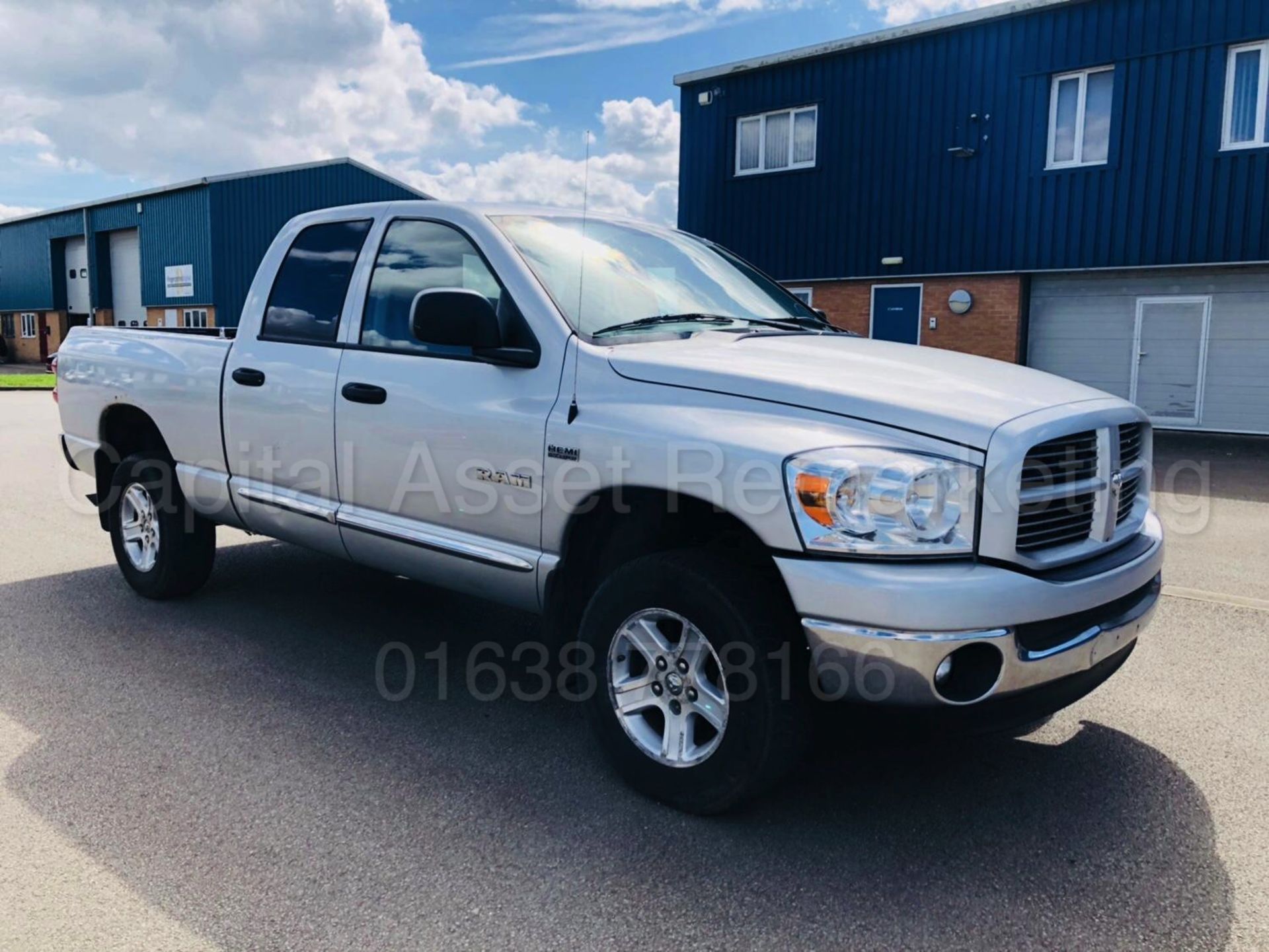 DODGE RAM 'SLT EDITION' DOUBLE CAB PICK-UP *4X4* (2009 MODEL) '5.7 HEMI V8 - 395 BHP - AUTO' *LOOK* - Image 13 of 36