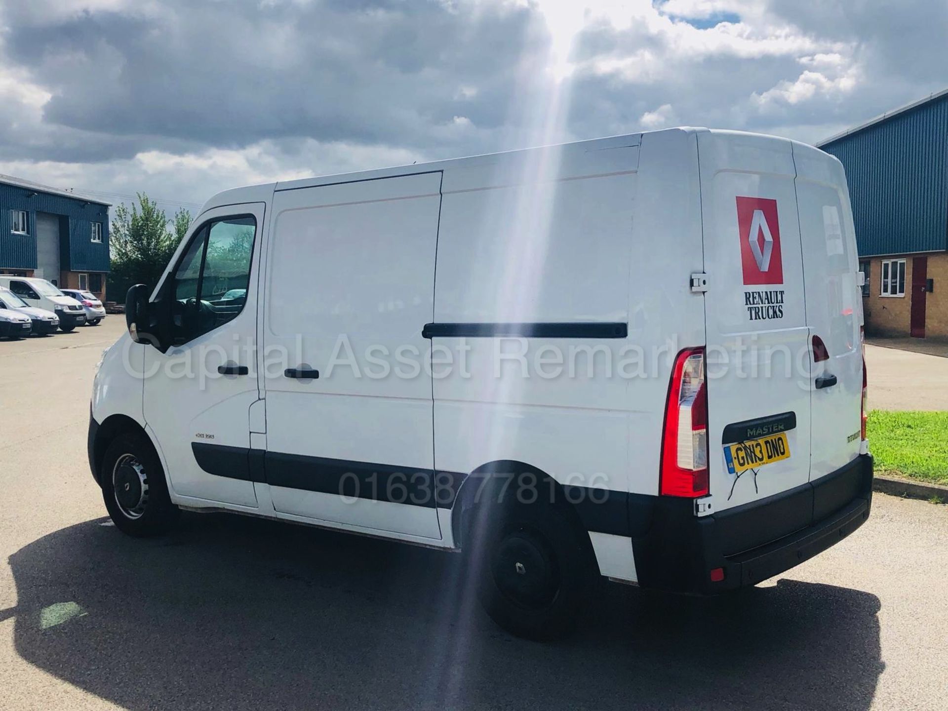 (On Sale) RENAULT MASTER 125.35 'SWB VAN' (2013) '2.3 DIESEL - 125 BHP - 6 SPEED' **A/C - SAT NAV** - Bild 6 aus 25