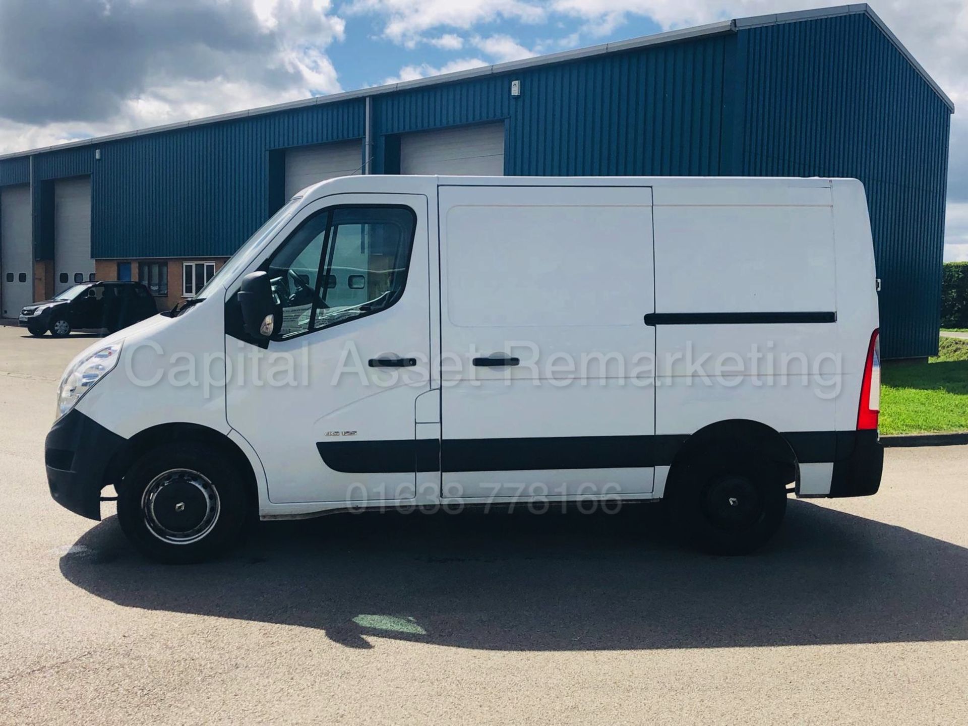 (On Sale) RENAULT MASTER 125.35 'SWB VAN' (2013) '2.3 DIESEL - 125 BHP - 6 SPEED' **A/C - SAT NAV** - Image 5 of 25