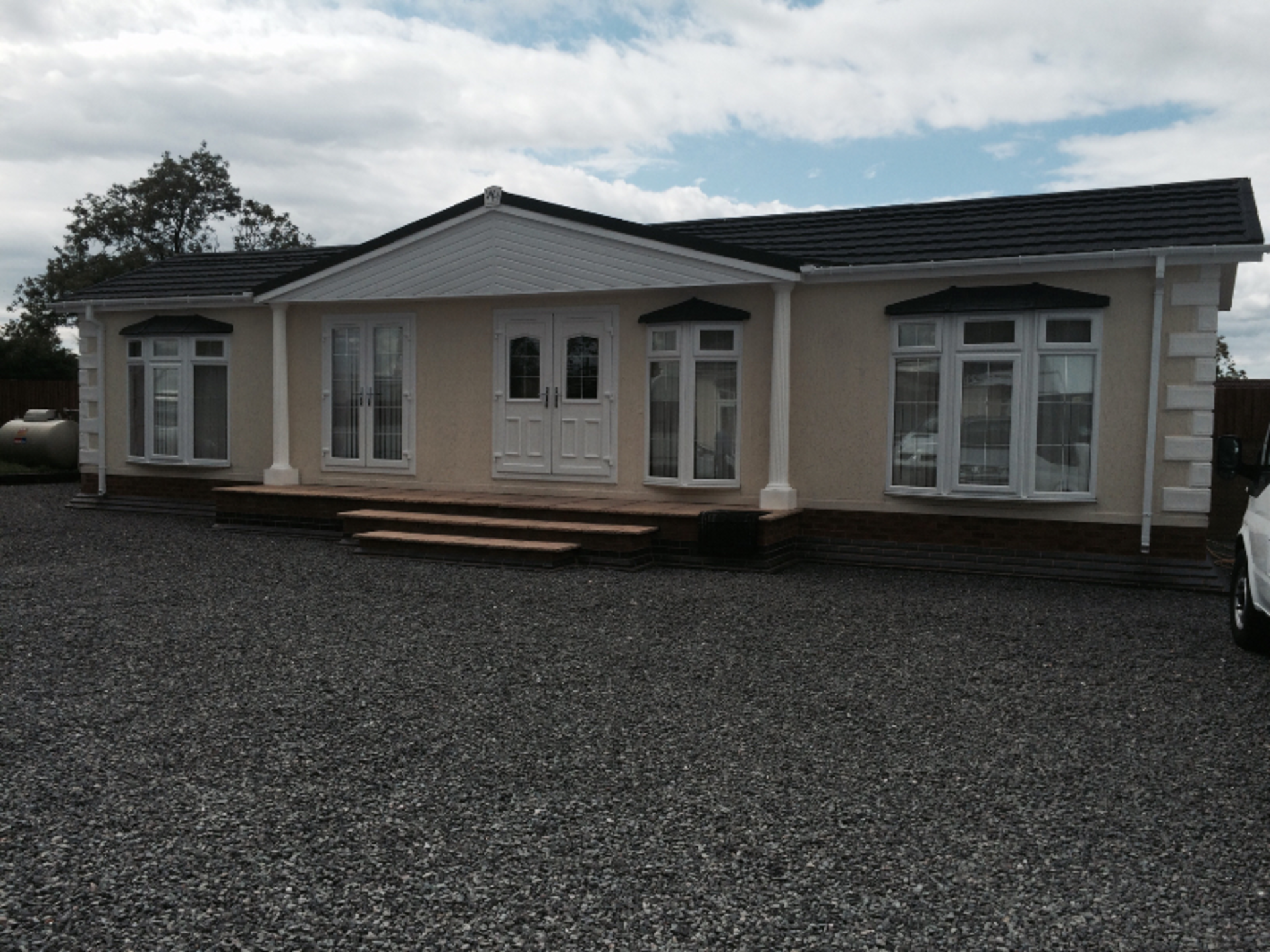WILTSHIRE MOBILE PARK HOME 48FT X 14FT - 3 BEDROOM LUXURY CHALET - MASSIVE SPEC - 1 OWNER FROM NEW!!
