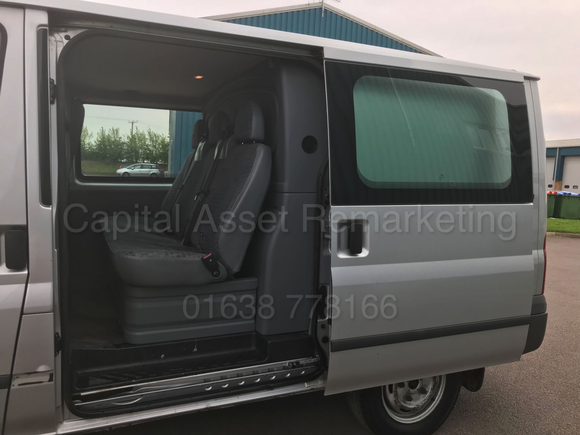 (ON SALE) FORD TRANSIT 115 T260S *TREND EDITION* '6 SEATER CREW VAN' (2011) '2.2 TDCI - 115 BHP - Image 20 of 39