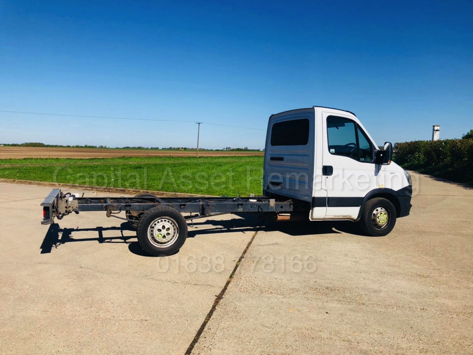 On Sale IVECO DAILY 35S11 'LWB - CHASSIS CAB' (2014 MODEL) '2.3 DIESEL - 6 SPEED' (1 OWNER) - Image 9 of 17