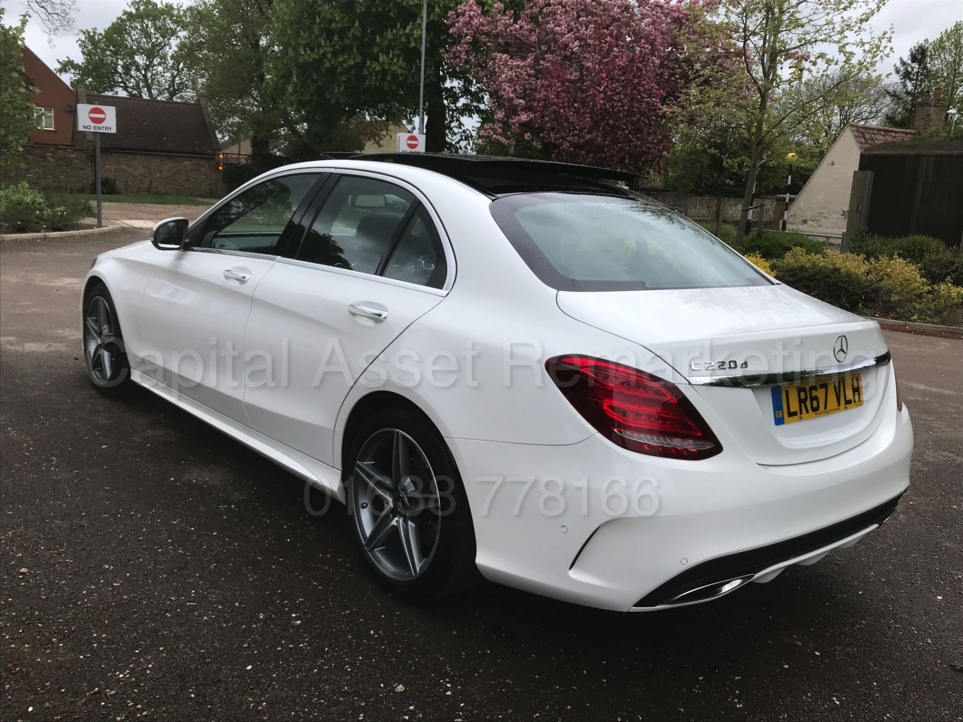 MERCEDES-BENZ C220d 'AMG LINE - PREMIUM PLUS' (2017- 67 REG) '9-G TRONIC AUTO - SAT NAV - PAN ROOF' - Image 11 of 67