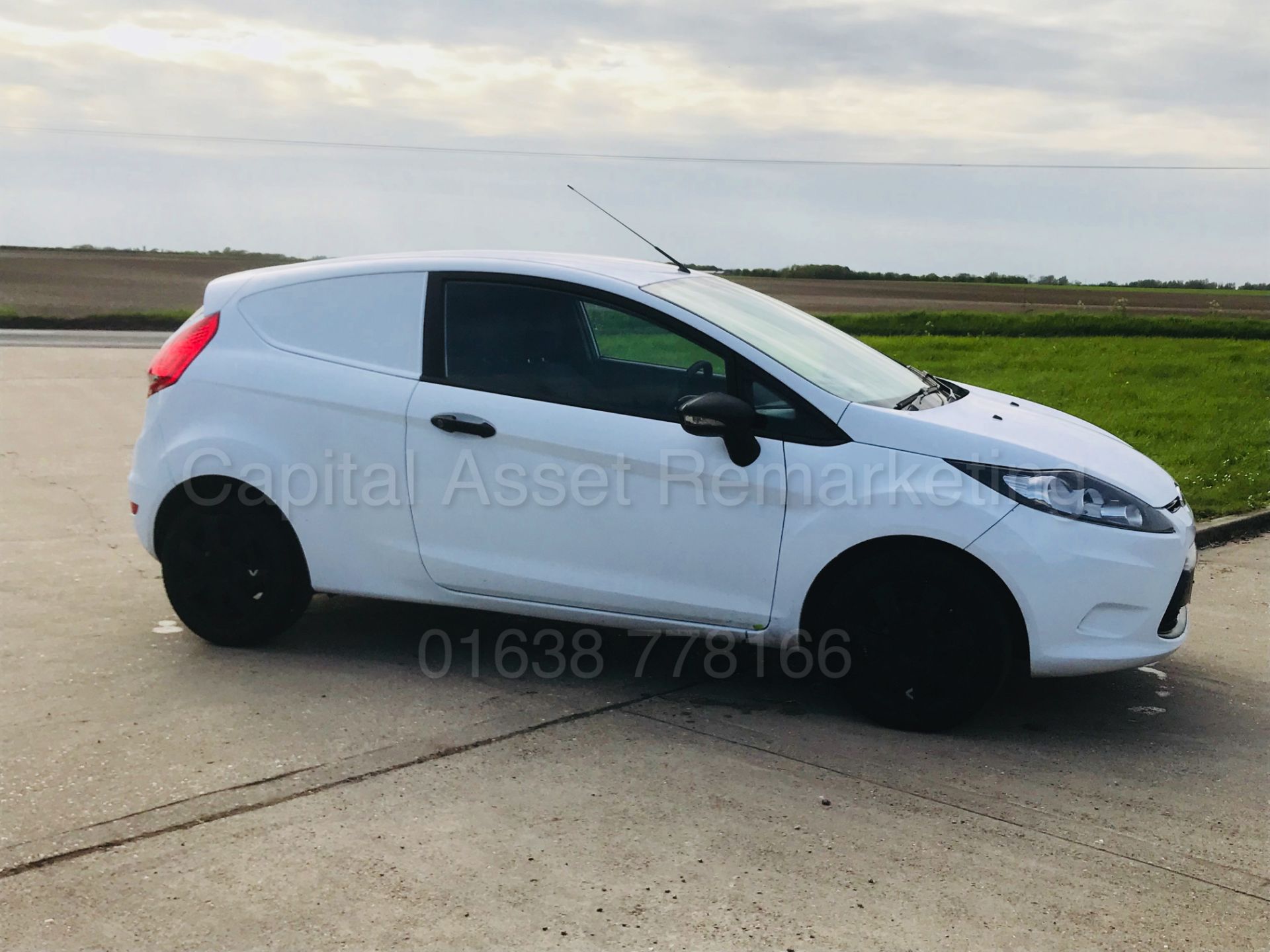 (ON SALE) FORD FIESTA BASE 'LCV - PANEL VAN' (2011 - 11 REG) '1.4 TDCI - 70 BHP - 5 SPEED' (50 MPG+) - Bild 10 aus 26