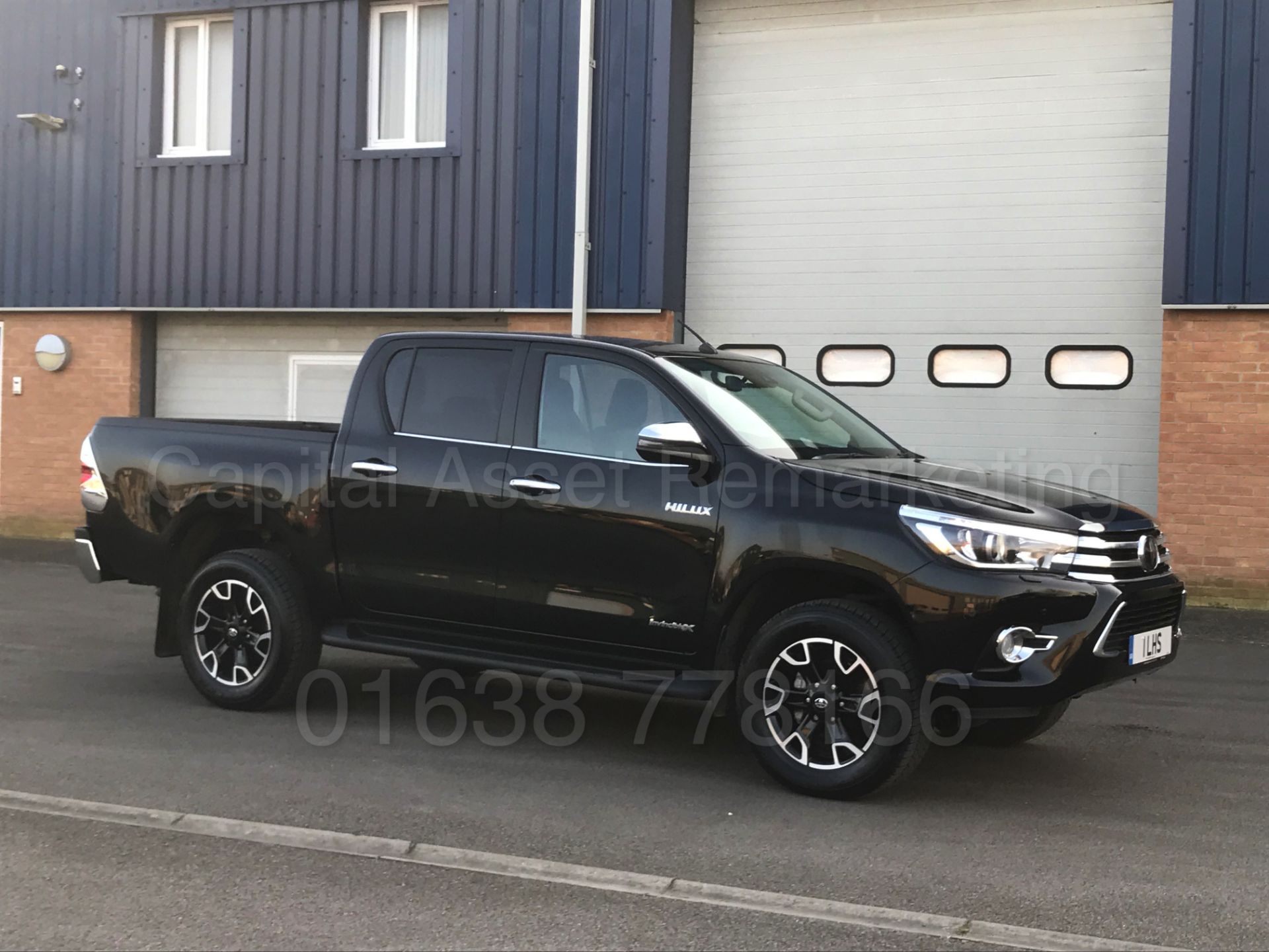 TOYOTA HILUX 'INVINCIBLE X' (2018) D/CAB PICK-UP 'D-4D - AUTO - LEATHER - SAT NAV' *STOP/START* - Image 17 of 82