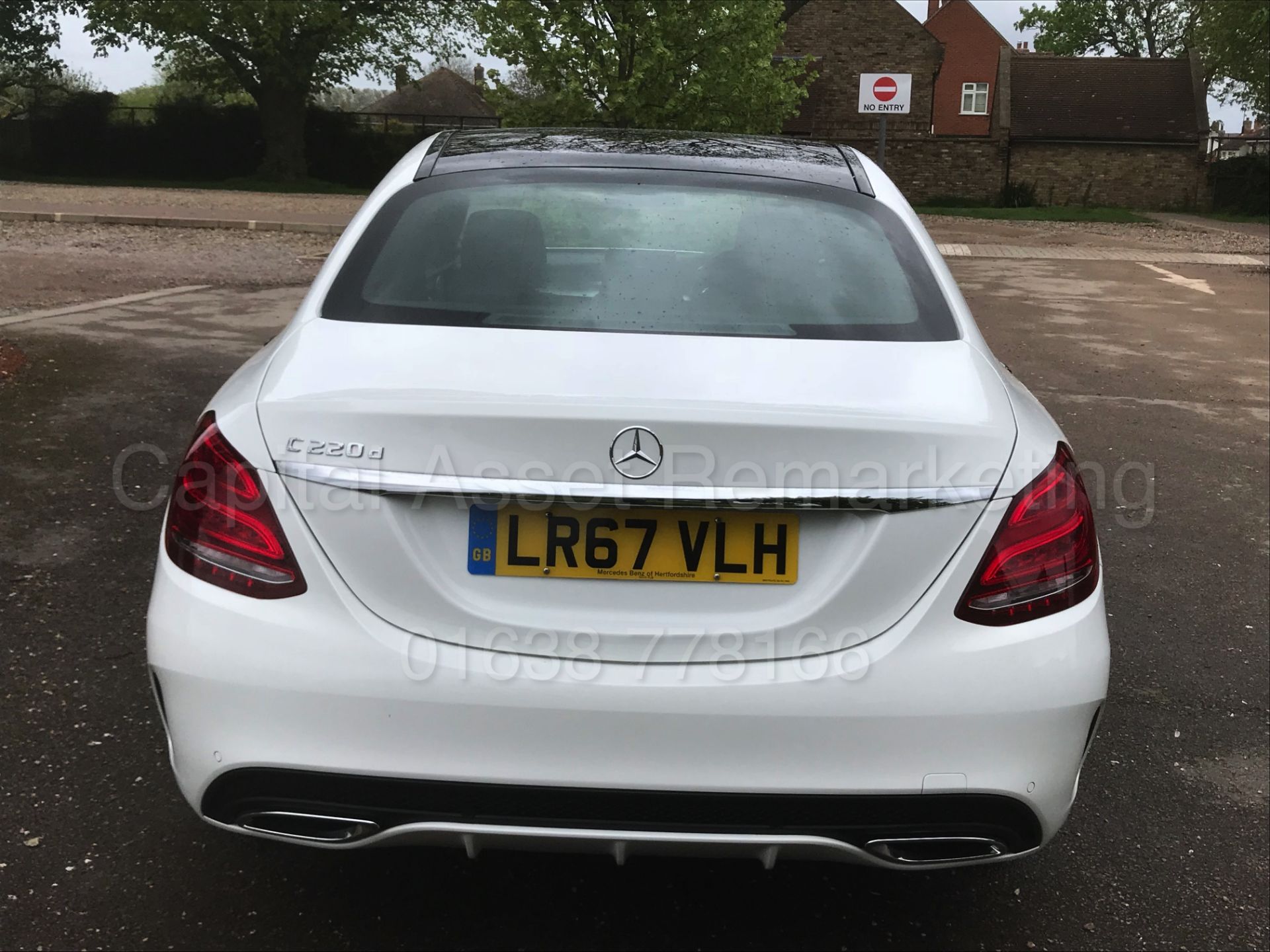 MERCEDES-BENZ C220d 'AMG LINE - PREMIUM PLUS' (2017- 67 REG) '9-G TRONIC AUTO - SAT NAV - PAN ROOF' - Image 15 of 67