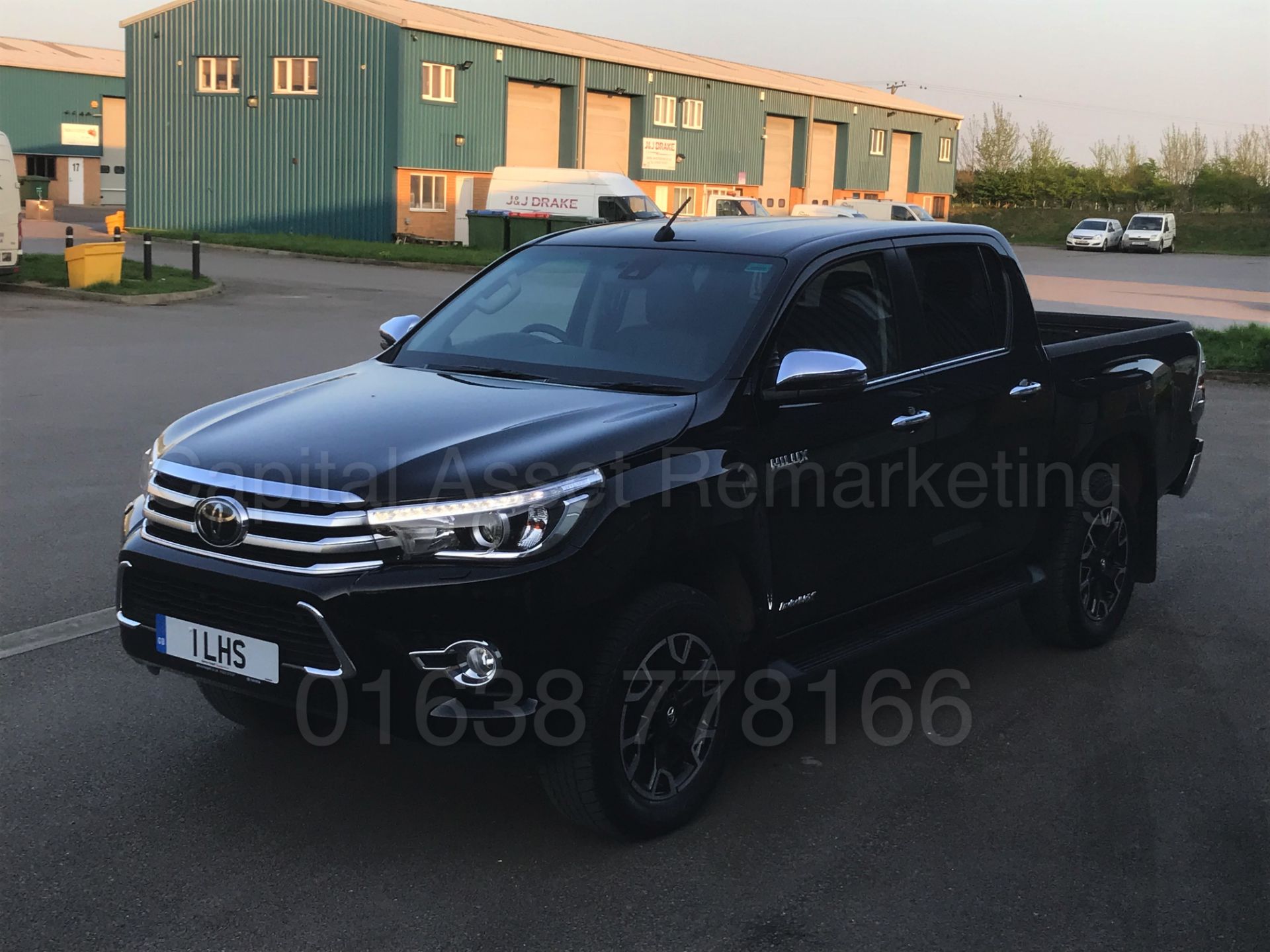 TOYOTA HILUX 'INVINCIBLE X' (2018) D/CAB PICK-UP 'D-4D - AUTO - LEATHER - SAT NAV' *STOP/START* - Image 6 of 82