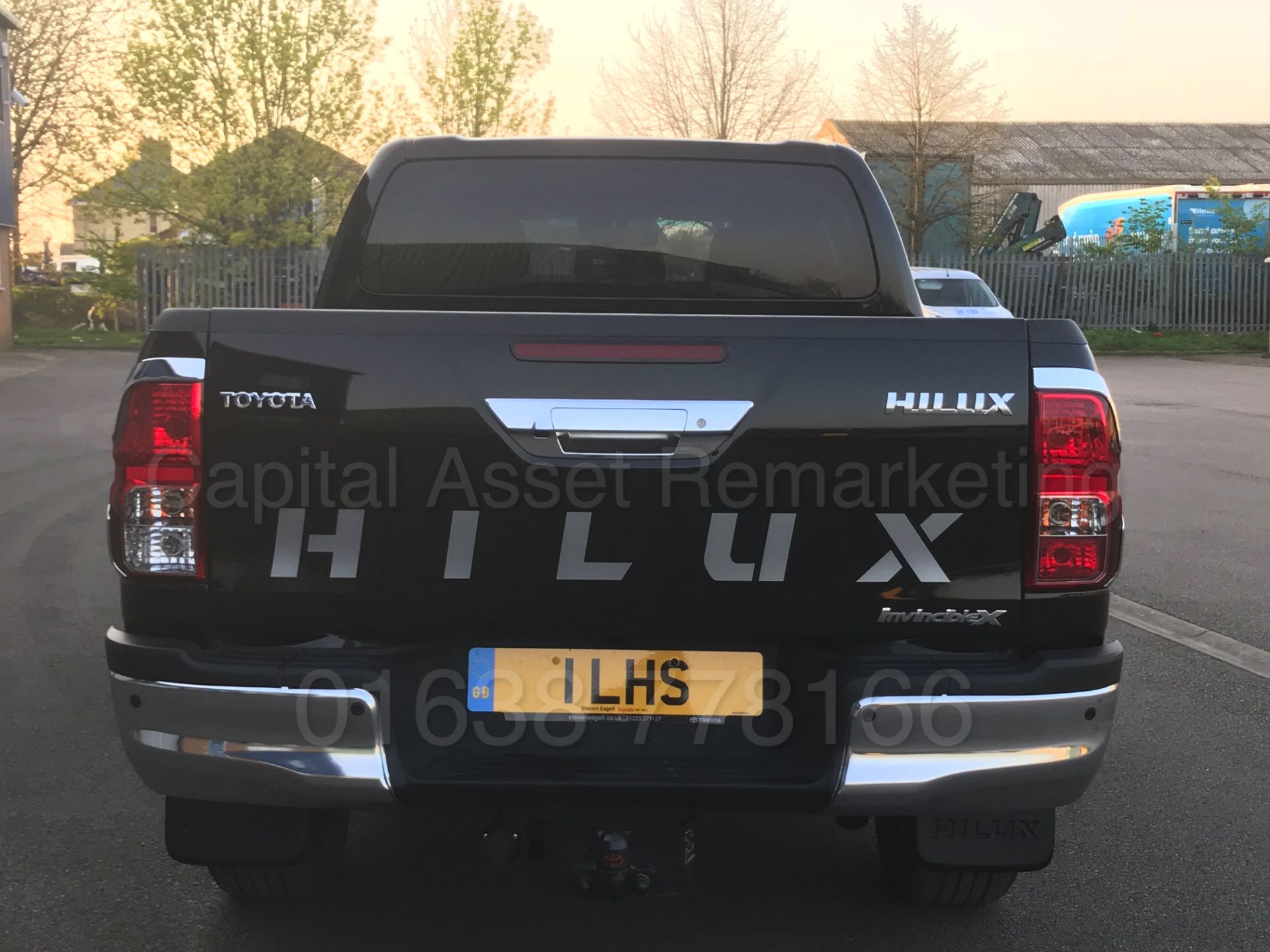 TOYOTA HILUX 'INVINCIBLE X' (2018) D/CAB PICK-UP 'D-4D - AUTO - LEATHER - SAT NAV' *STOP/START* - Bild 13 aus 82