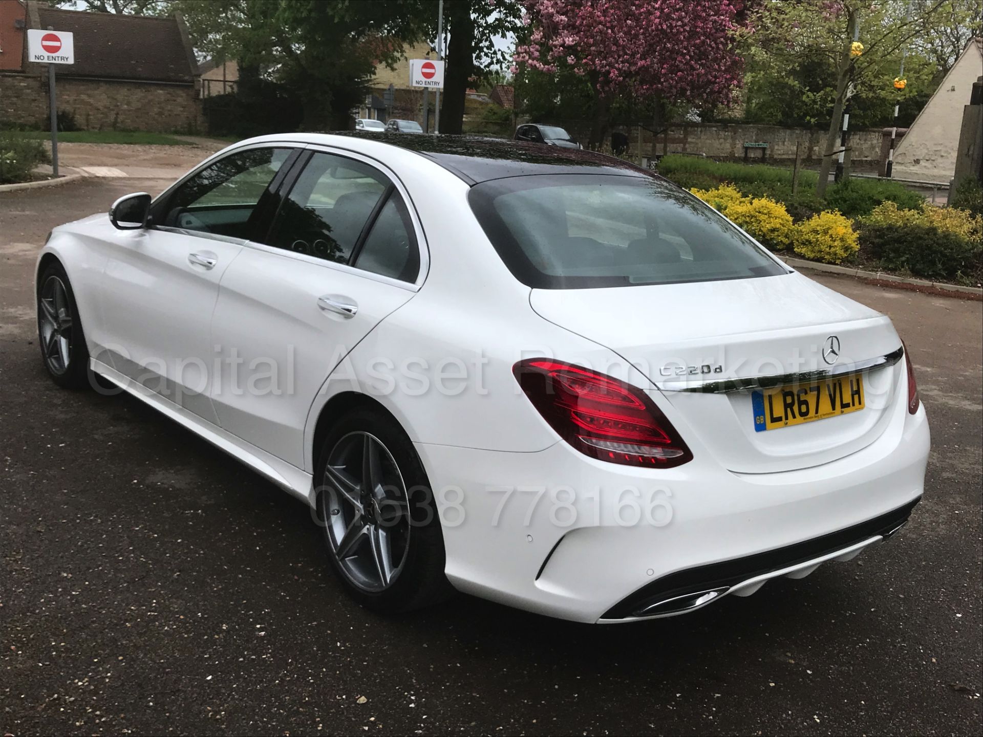 MERCEDES-BENZ C220d 'AMG LINE - PREMIUM PLUS' (2017- 67 REG) '9-G TRONIC AUTO - SAT NAV - PAN ROOF' - Image 12 of 67