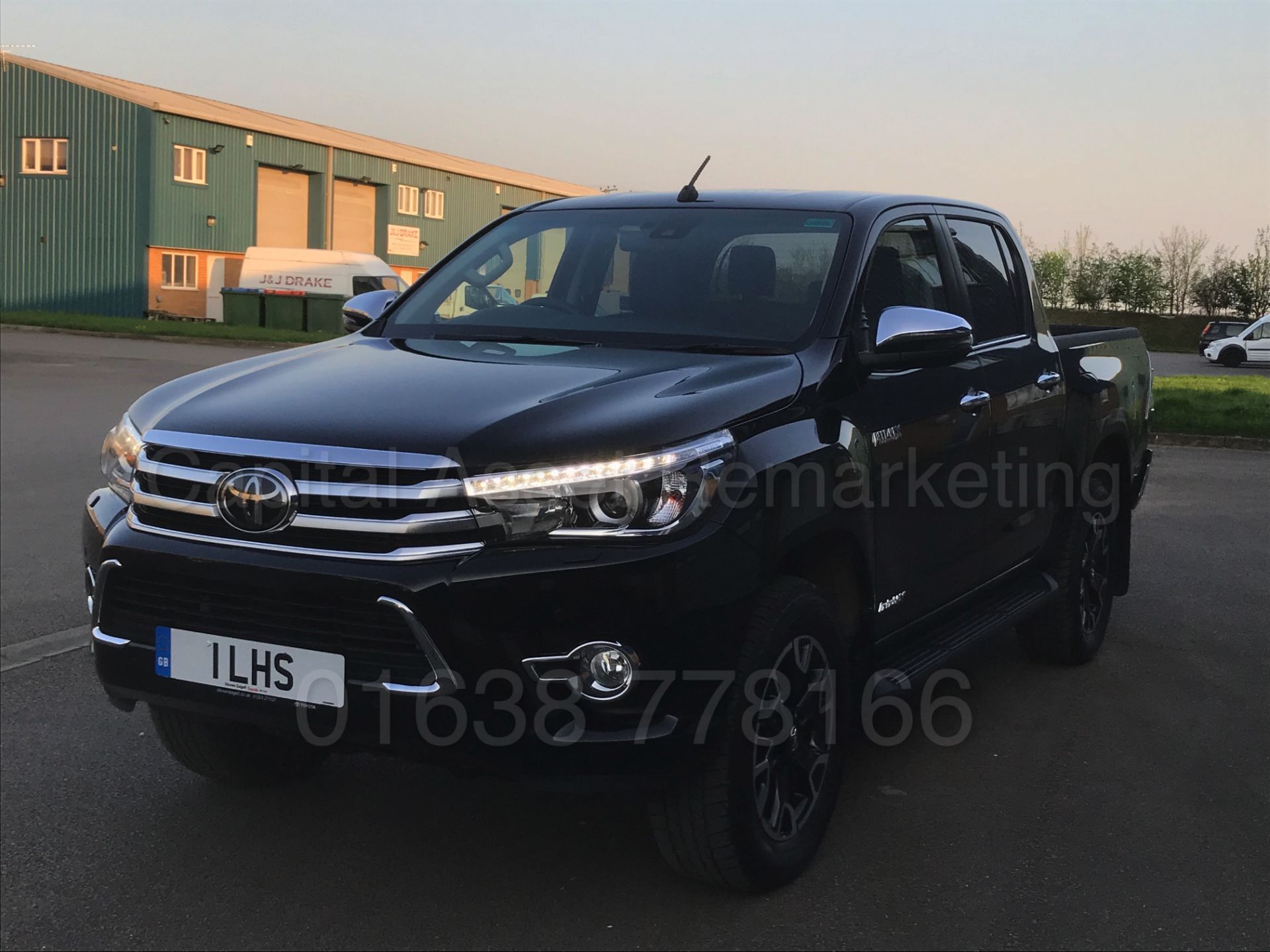 TOYOTA HILUX 'INVINCIBLE X' (2018) D/CAB PICK-UP 'D-4D - AUTO - LEATHER - SAT NAV' *STOP/START* - Bild 7 aus 82